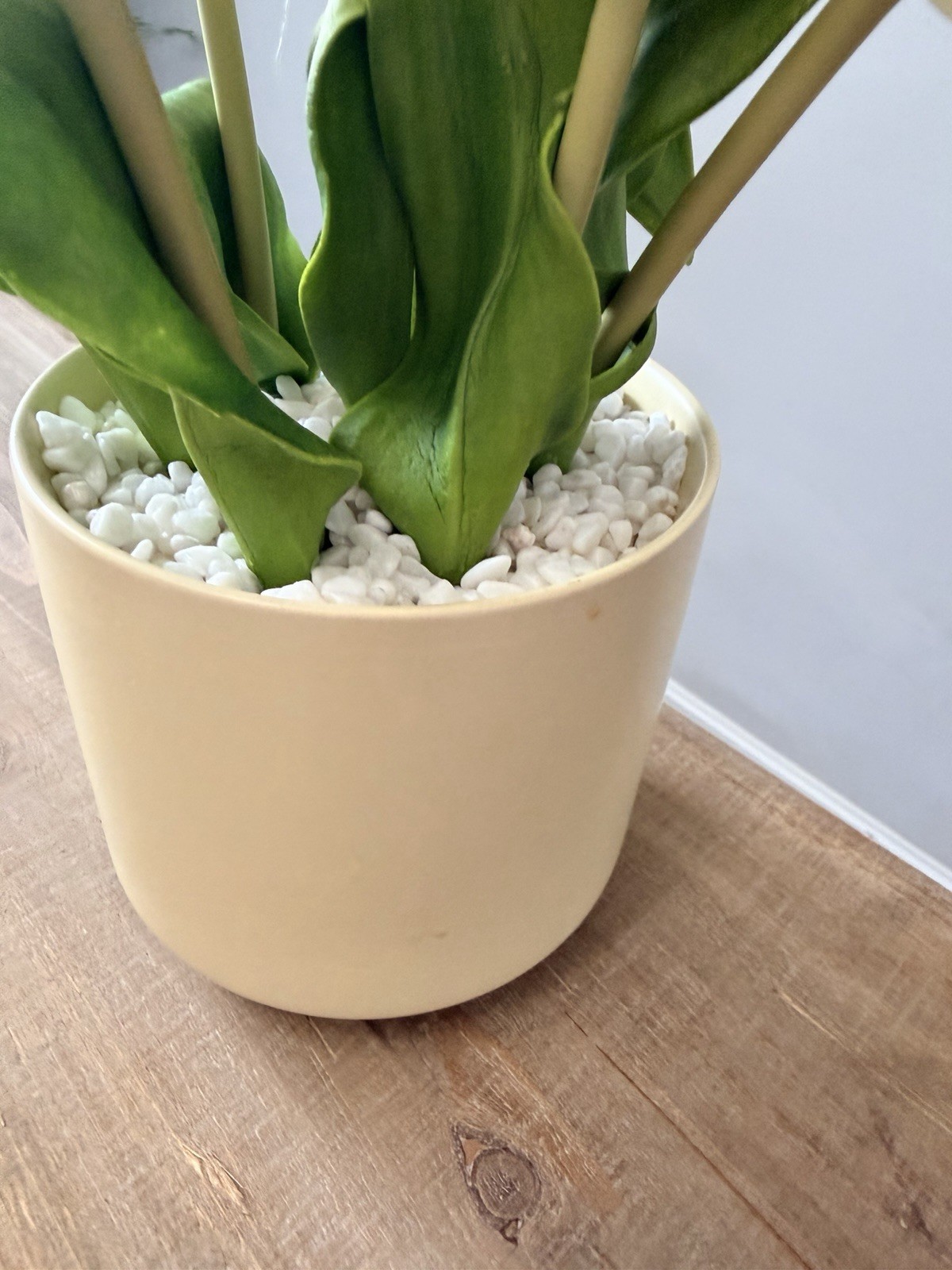 Artificial White Tulip Flower Arrangement & Centerpiece in Beige Pot, Plastic