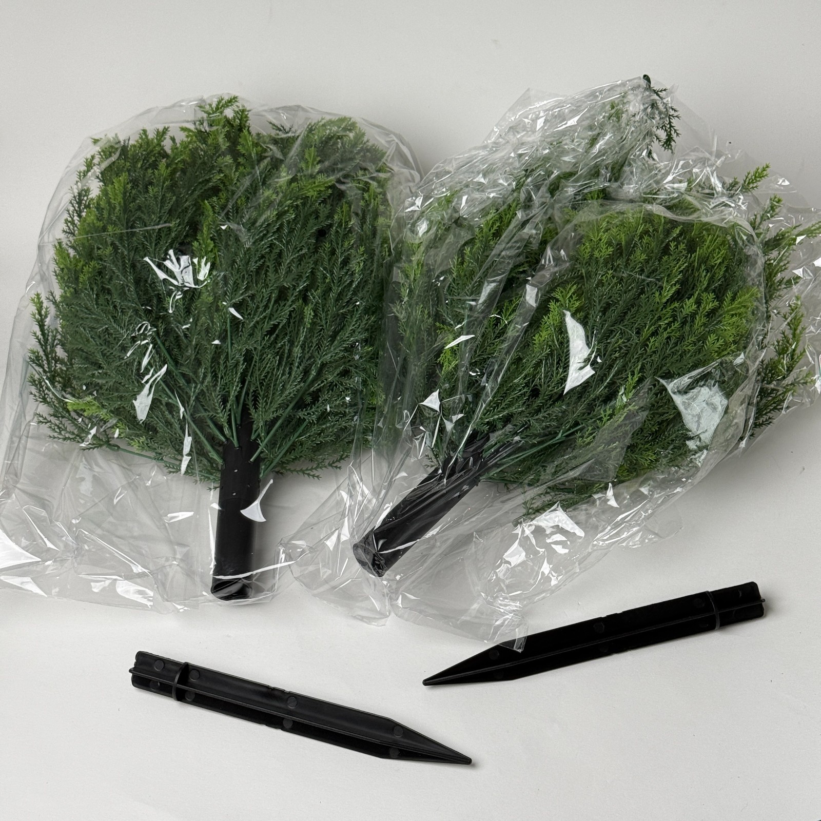 23″ Artificial Topiary Bushes for Outdoors with Spike, Cedar Topiary Ball Trees