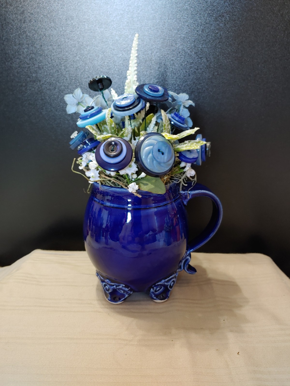 blue and white button bouquet in David Austin Coffee Mug. tiny chips-see pics