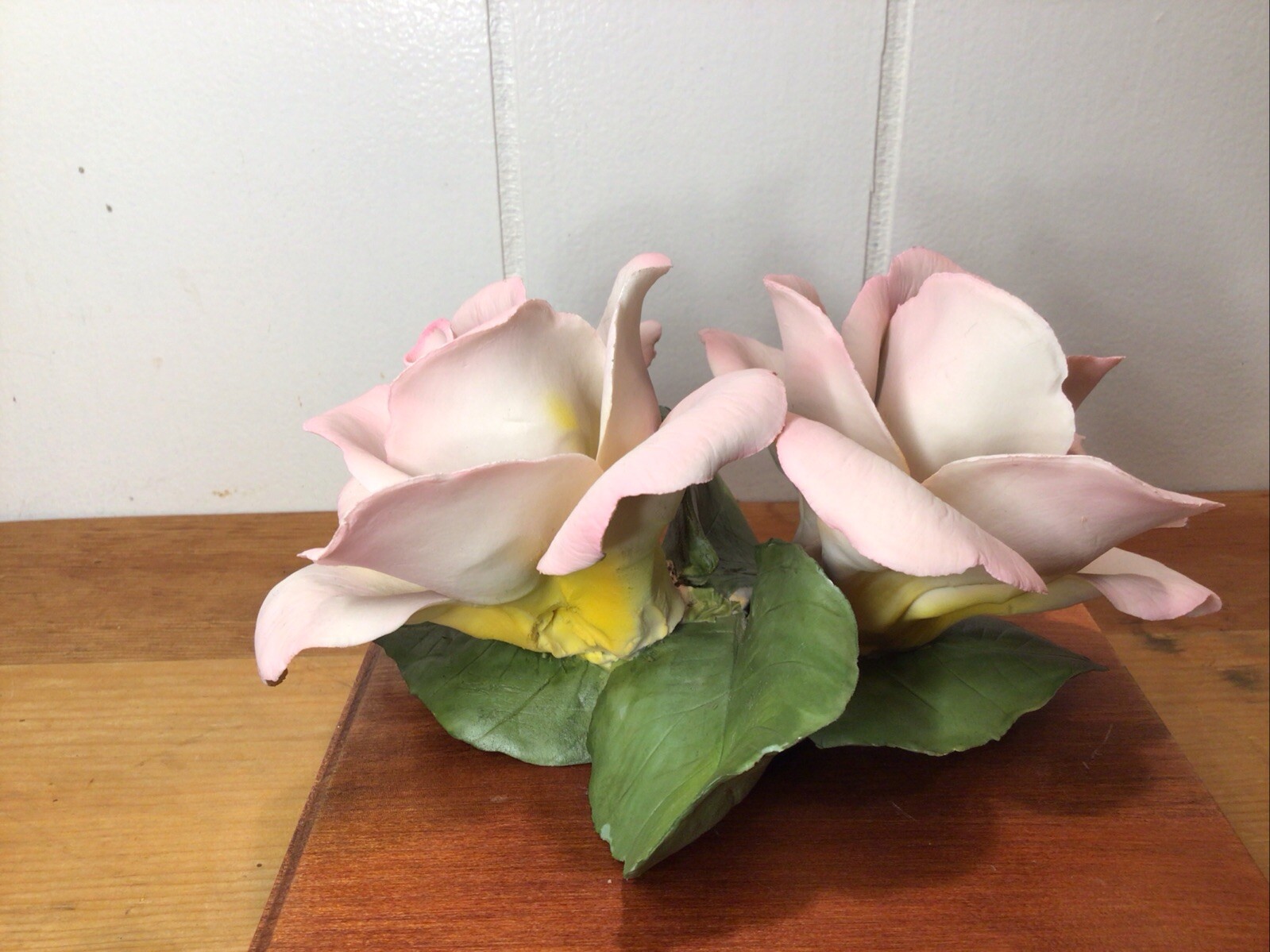 CAPODIMONTE PORCELAIN DOUBLE PINK ROSES BY NAPOLEON OF ITALY,15 Oz., 6.5” L. 5”W