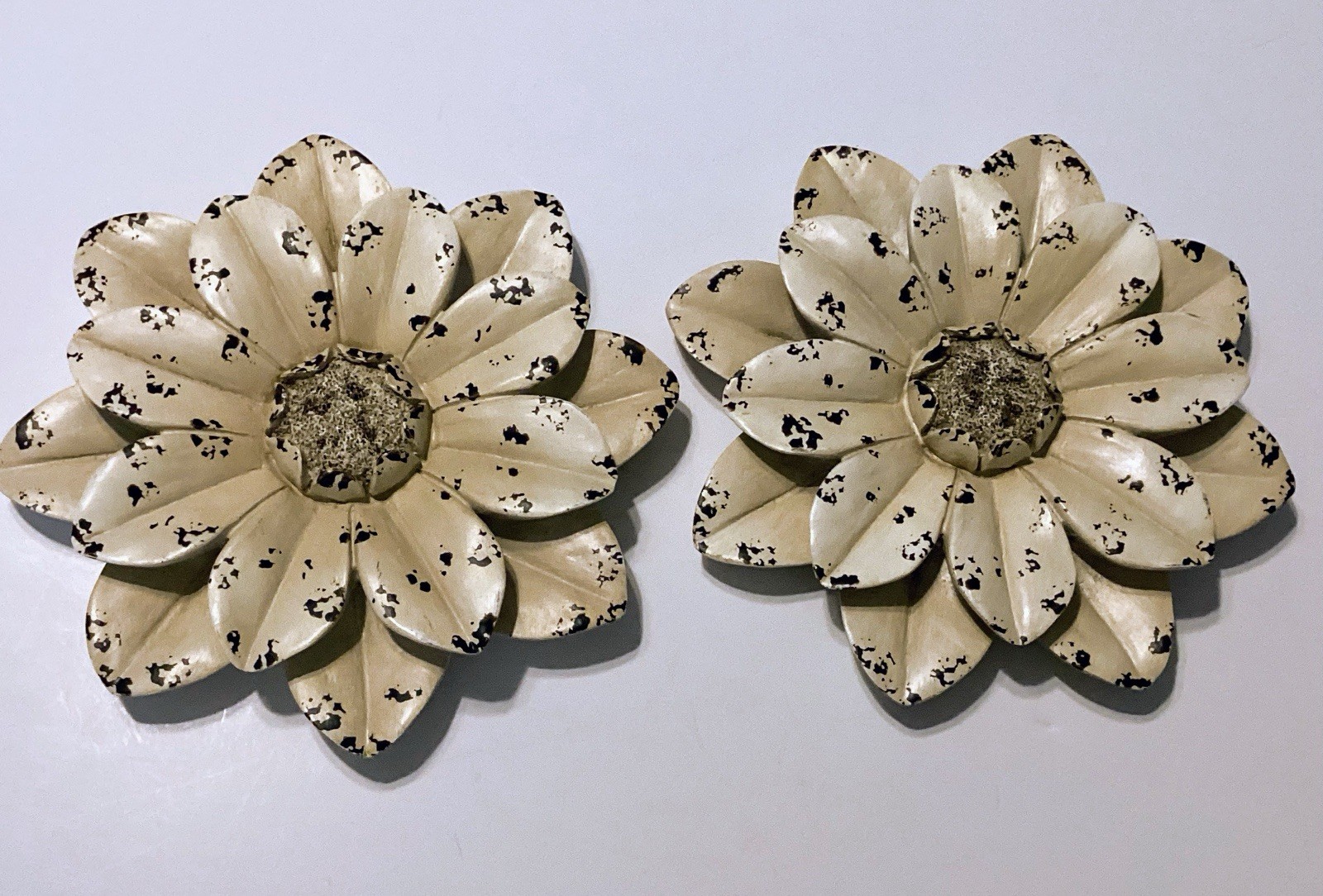 Distressed Shabby Chic Ceramic Flower Wall Decor (Set Of 2)