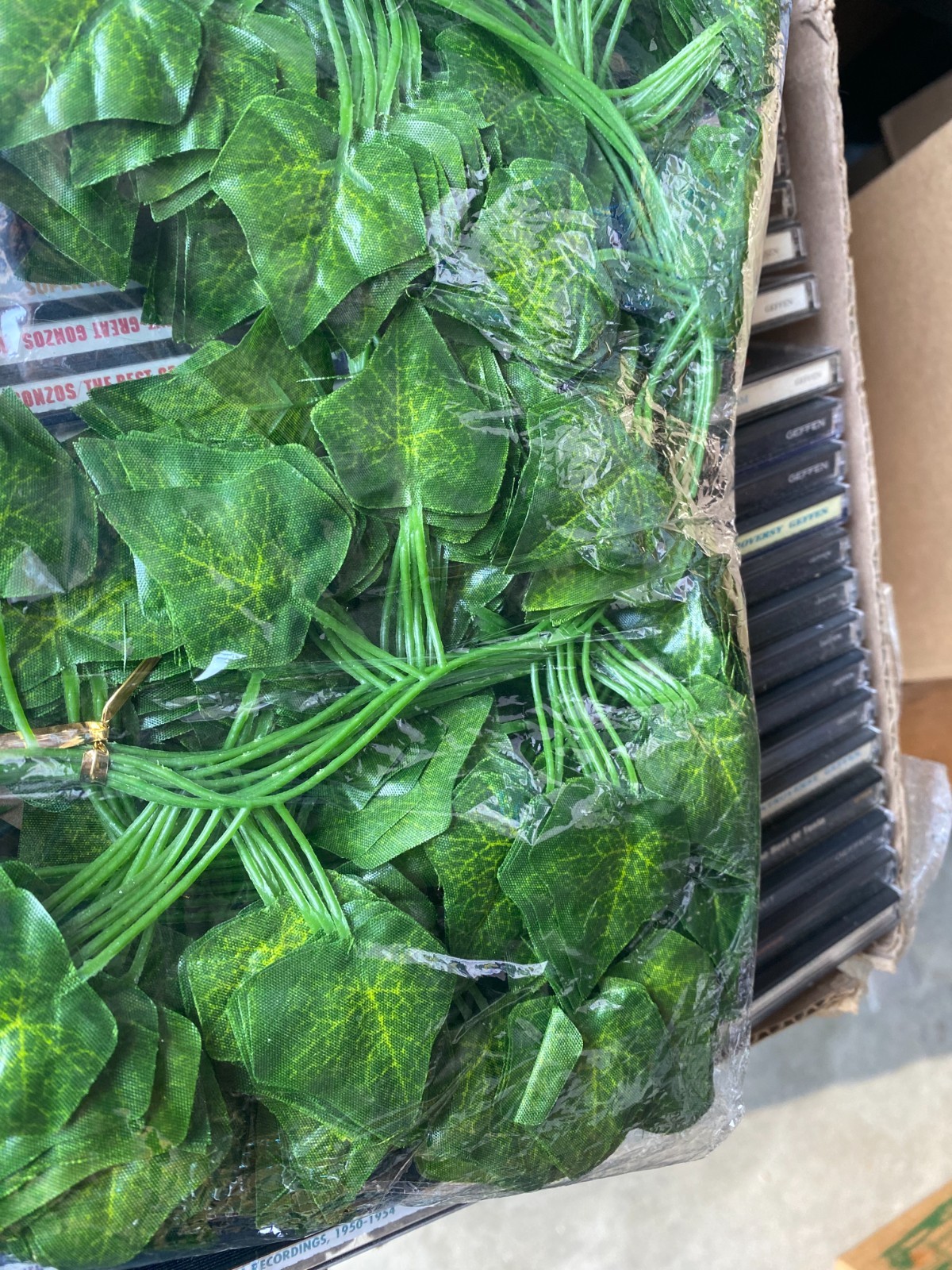 EZ Flowery *12 strands *84 total ft. *fake IVY *green *NEW in PACKAGE *(2 of 2)