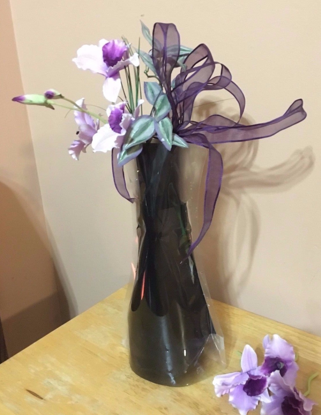 Unique, Stylish, Collapsible Flower Vase. Decorative Designs. Plastic