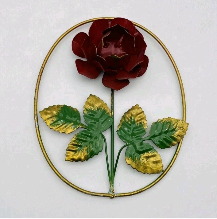 Vintage Red Rose Wreath metal wall place Made in Hong Kong