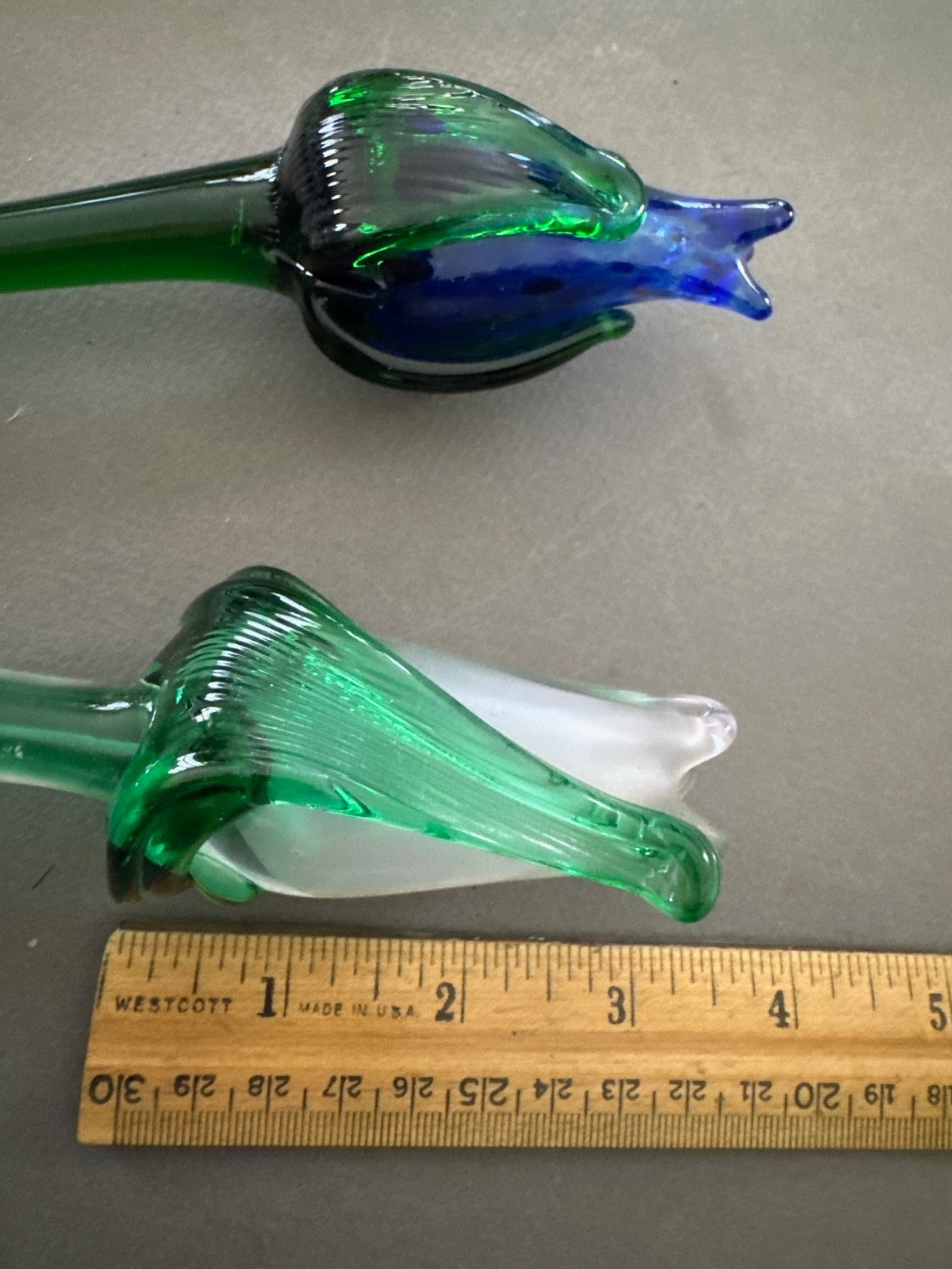 LOT OF 5 HAND BLOWN MULTICOLOR MURANO STYLE LONG STEM ART GLASS FLOWERS VTG