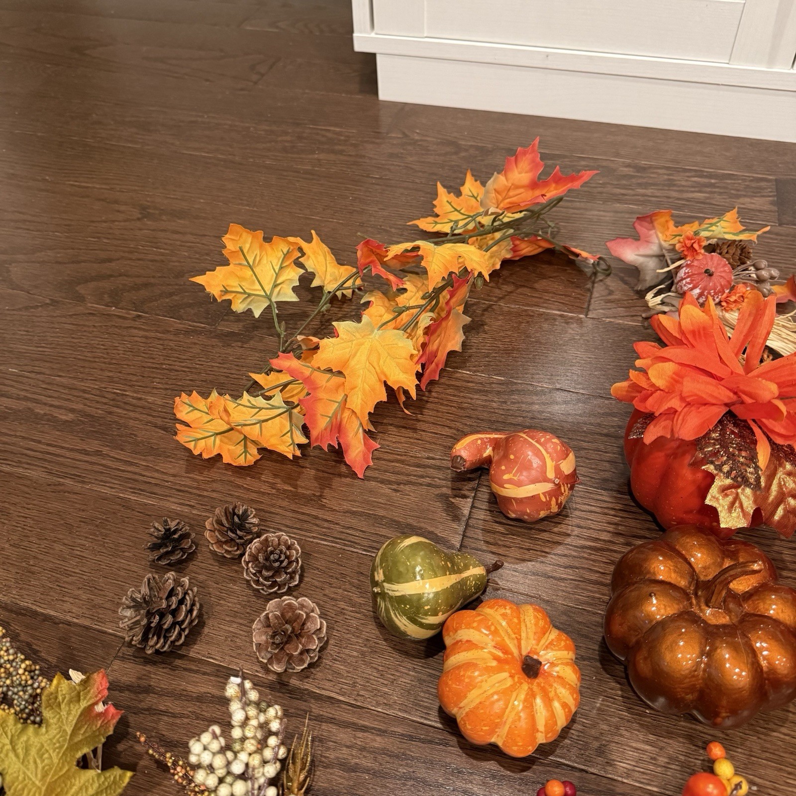 30 +Pcs Artificial Fall Decorations-Floral Picks, Pumpkins, Acorns & Garland