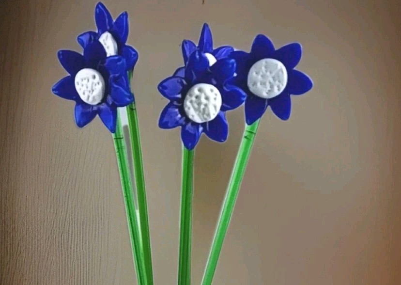 GORGEOUS DESIGNS, Hand Blown Artificial Flowers Bouquet with Glass Vase, 20″ H,