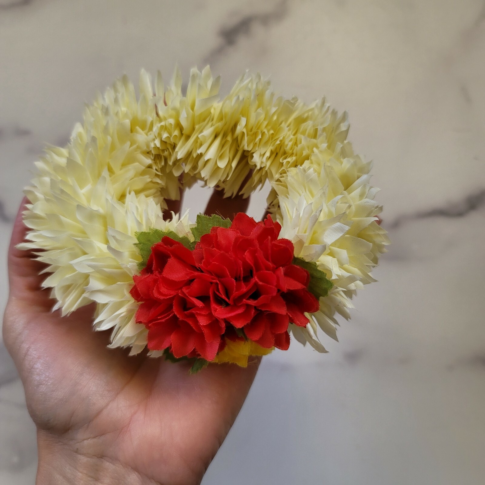 1 piece Cream floral Hawiiaan tropical miniature wreath laurel wrist size