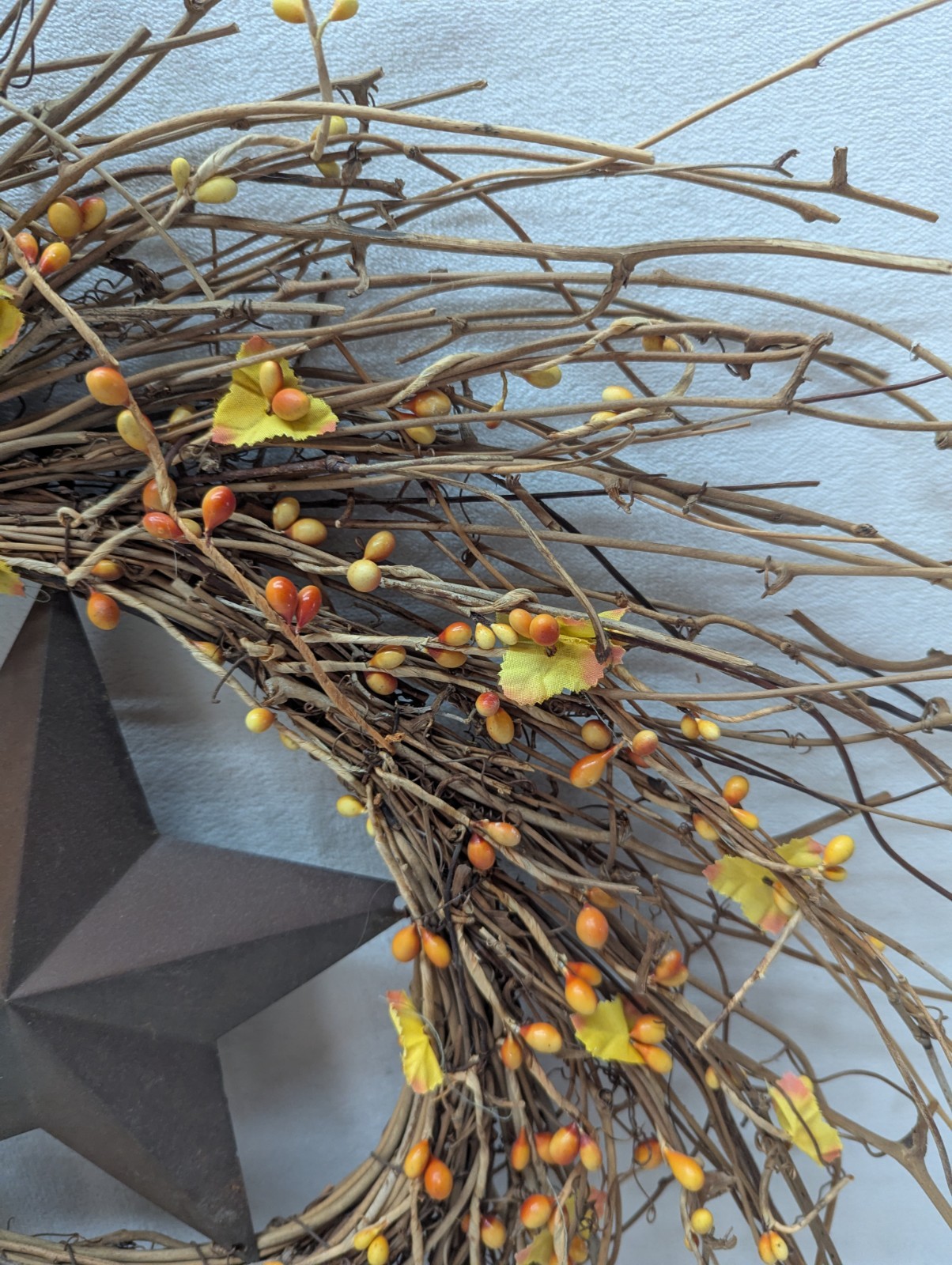 20″ Pip Berry Wreath w/ Burgundy Star – Navy Maroon Red – Colonial Mix, America