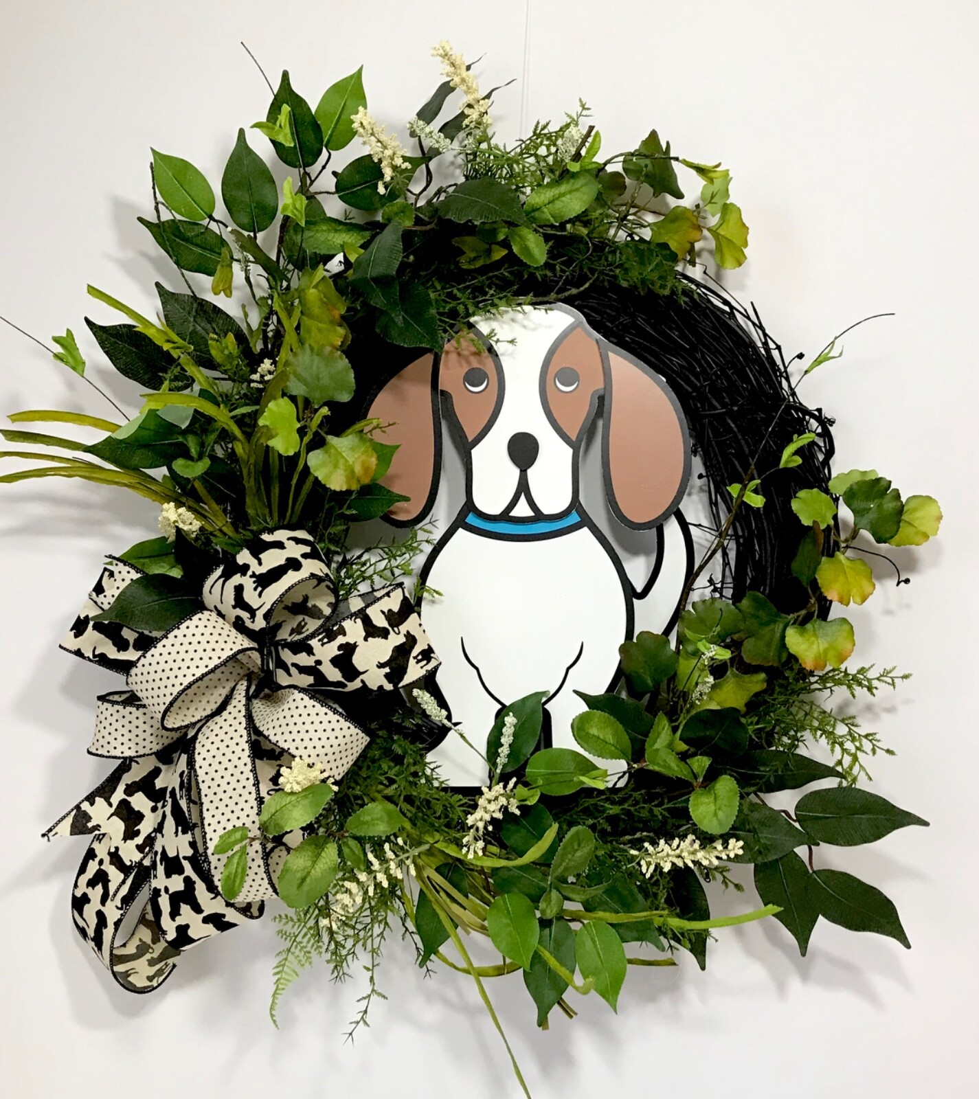 HOUND DOG LOVER 3D BEAGLE SIGN BLACK GRAPEVINE DOOR WREATH FLOWERS GREENERY NEW