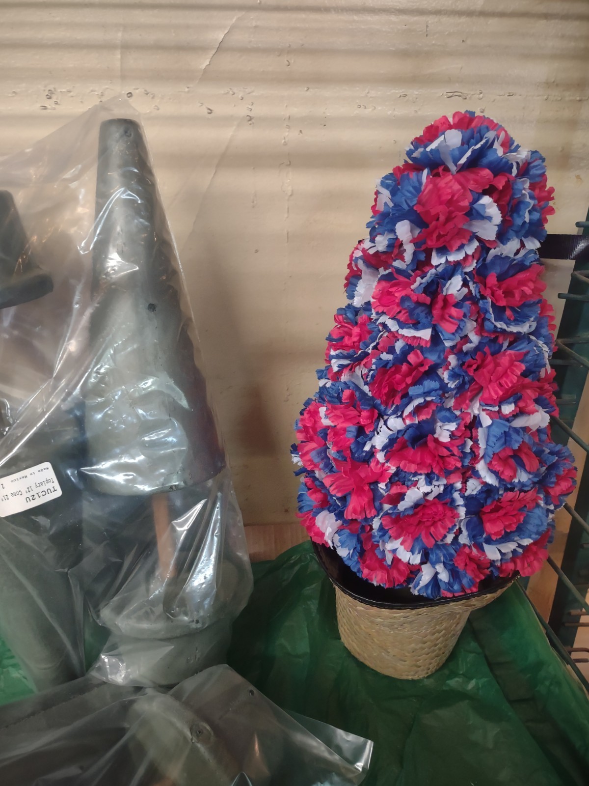 Set of 8 Pieces: 21″ Topiary Tree Form 12″ Urethane Cone Wholesale Lot Topiaries