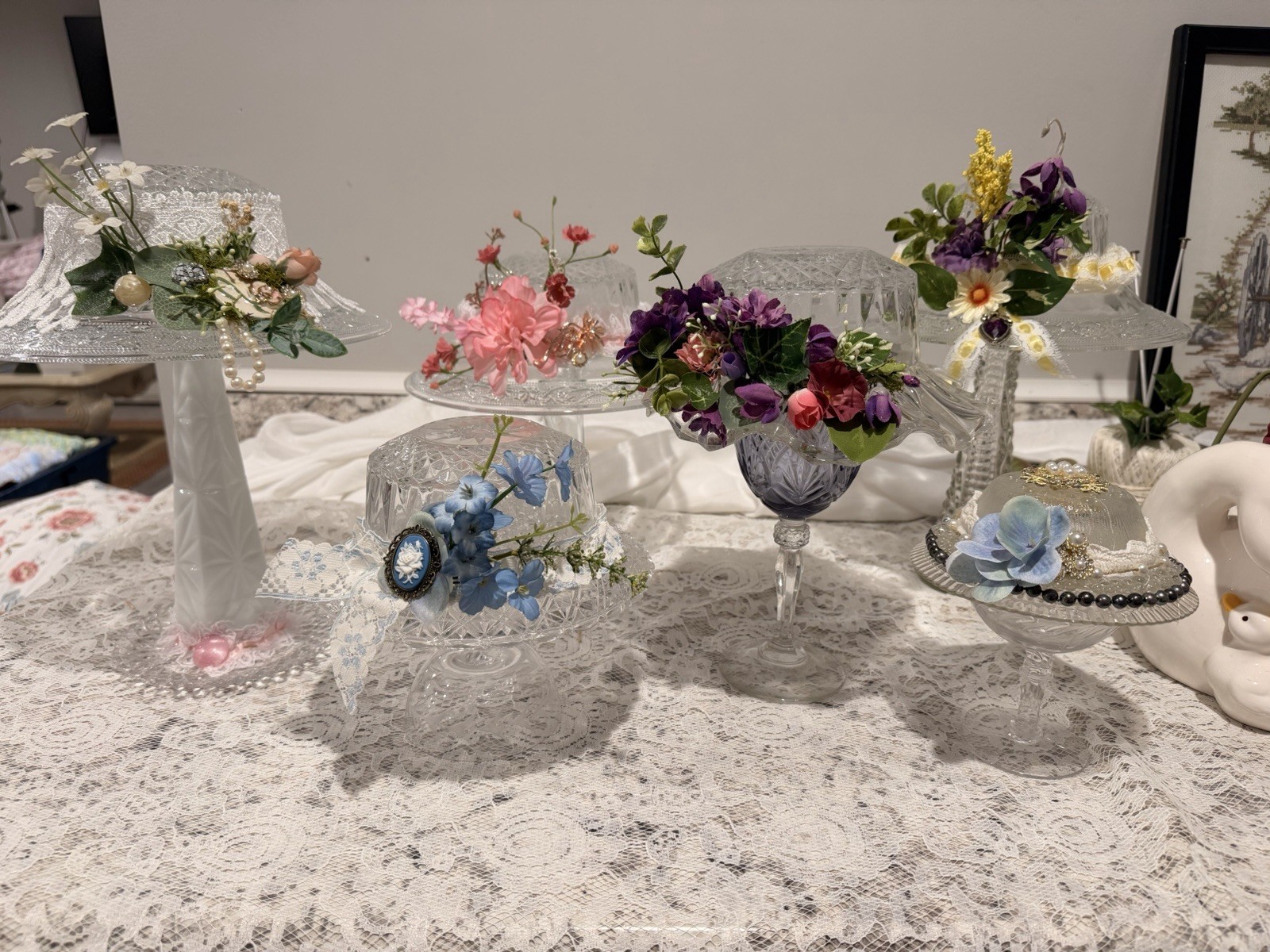 Glass HAT stand, vintage floral Hydrangea arrangement, blue/white/gold, 7in