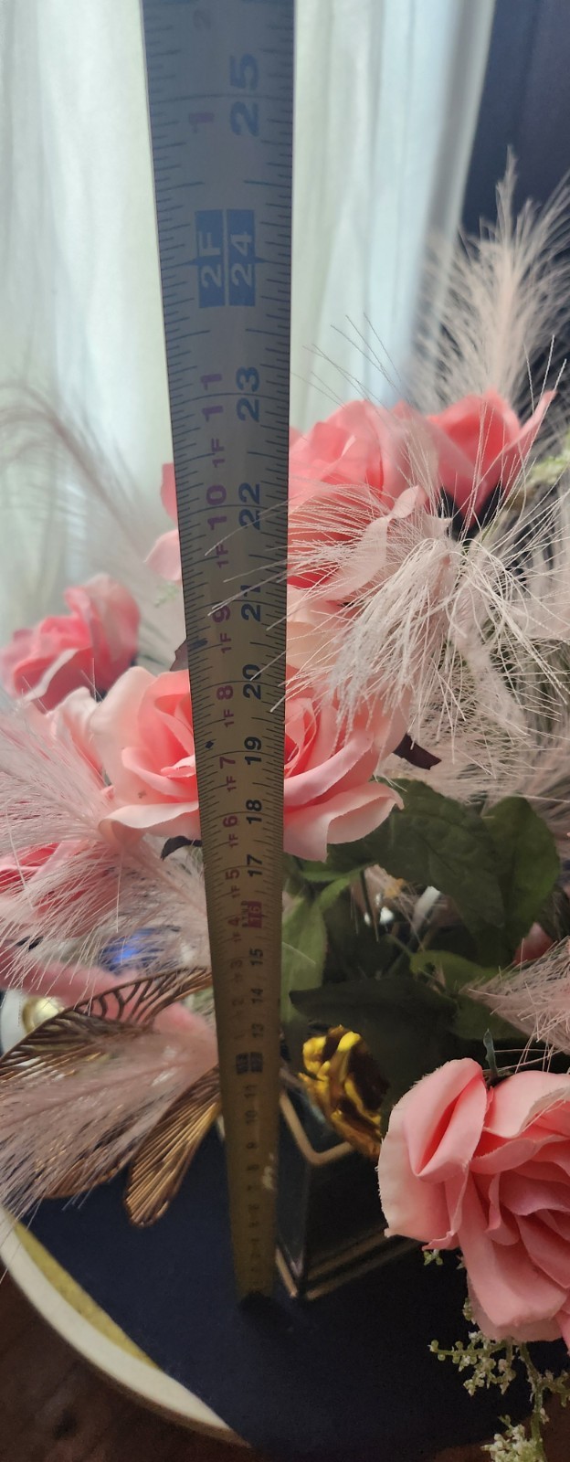 “PINKY ” FLOWER ARRANGEMENTS IN THE GOLD