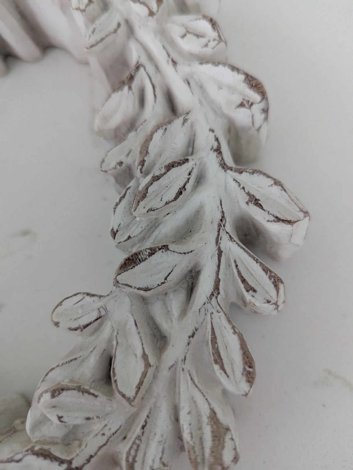 White Resin Wreath 9″ Diameter Christmas/Year-round Farmhouse Gallery Wall EUC