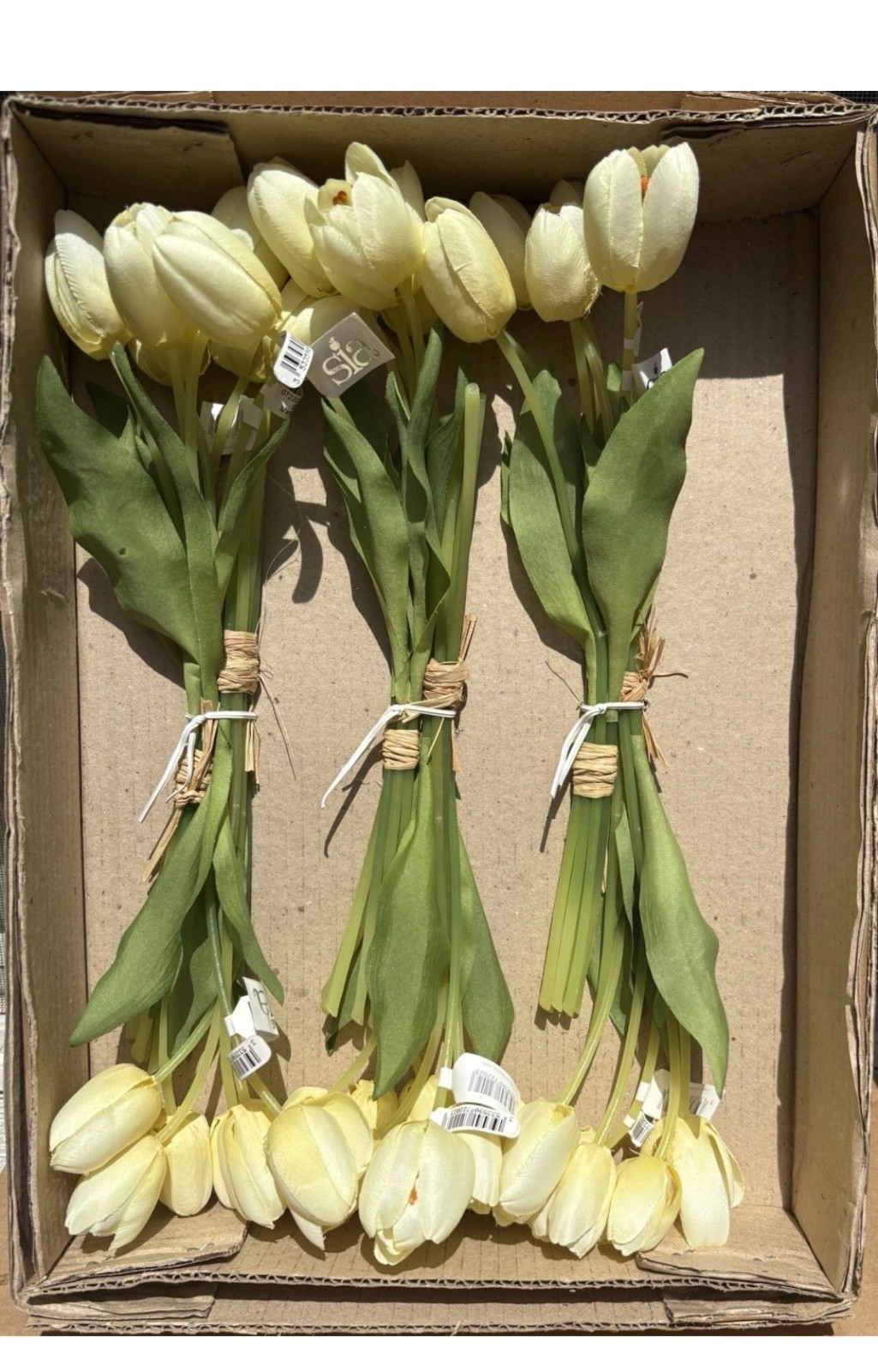 New in Box 6 Bunches of 11″ Artifical Tulips by SIA