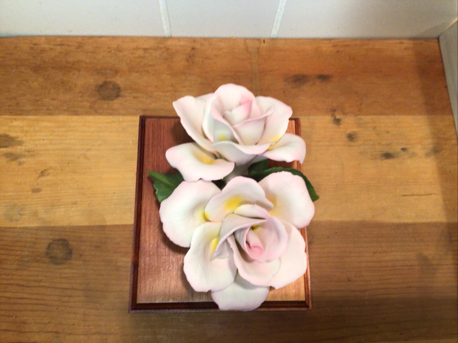 CAPODIMONTE PORCELAIN DOUBLE PINK ROSES BY NAPOLEON OF ITALY,15 Oz., 6.5” L. 5”W