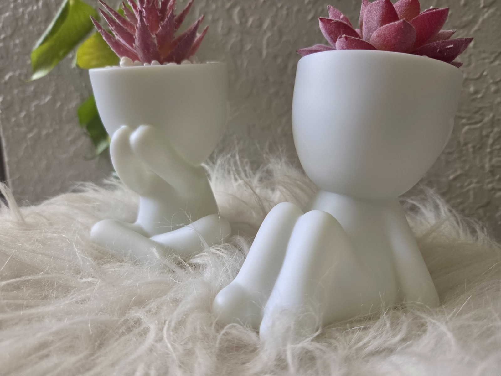 Der Rose Human Shaped Ceramic pot set feat artificial pink succulent plants