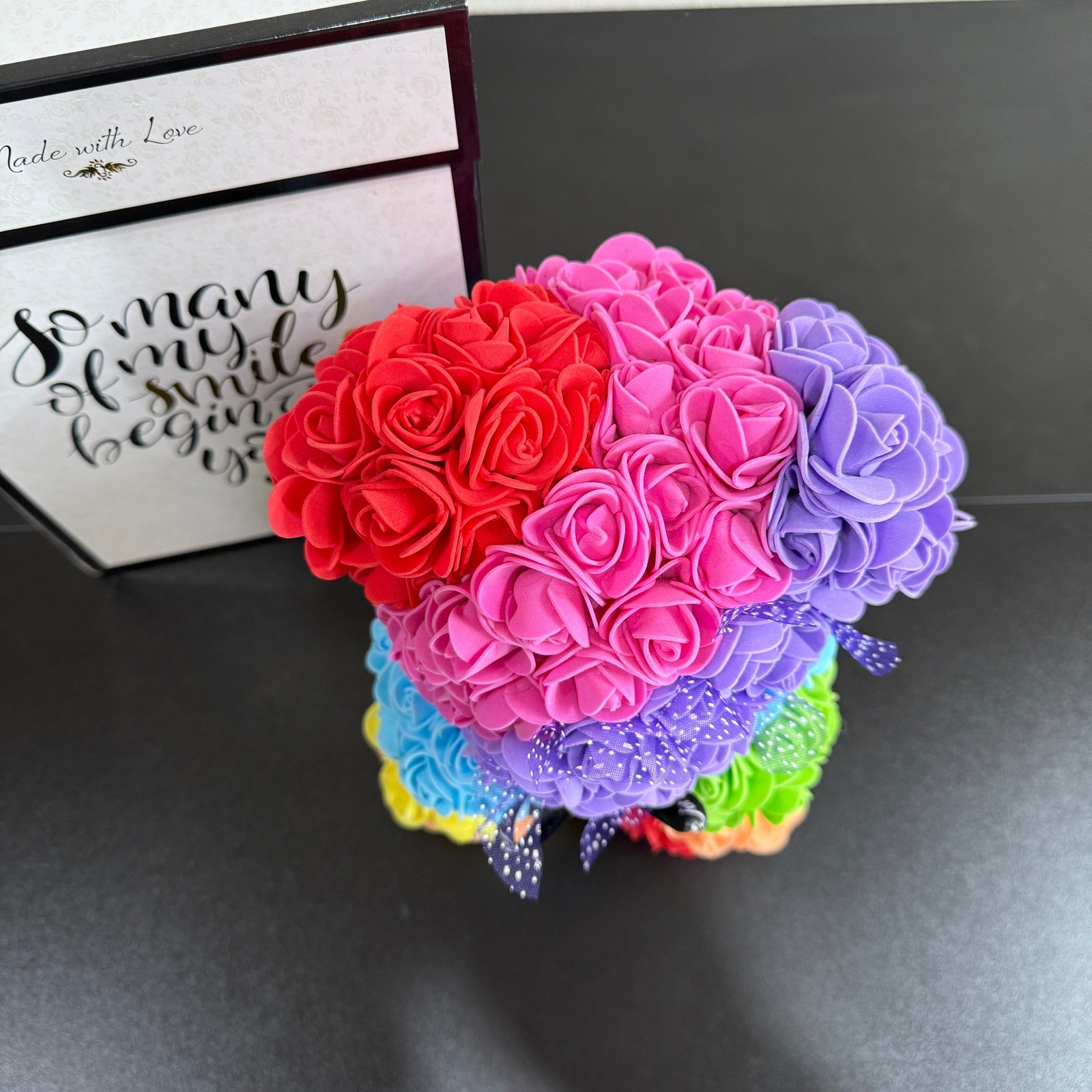 Trésors de Charme Rainbow Rose Bear Artificial Flower Teddy Bear in Gift Box