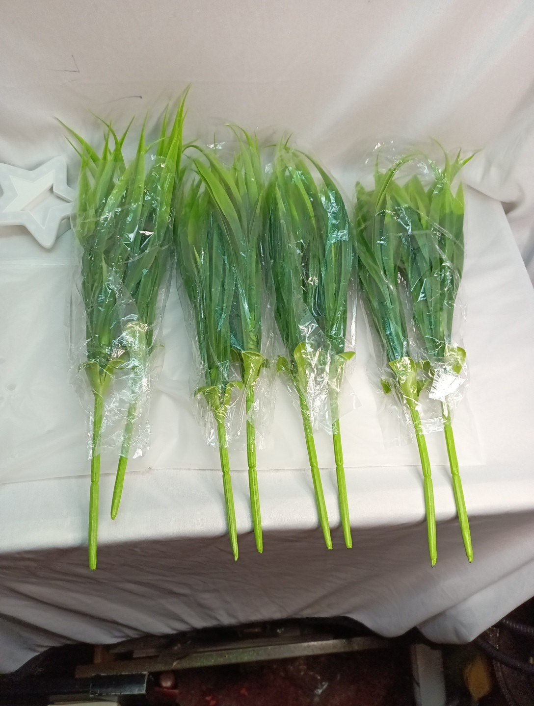 Artificial 8 PCs Green Grass 15.5″ Tall Plastic Greenery New Open Box