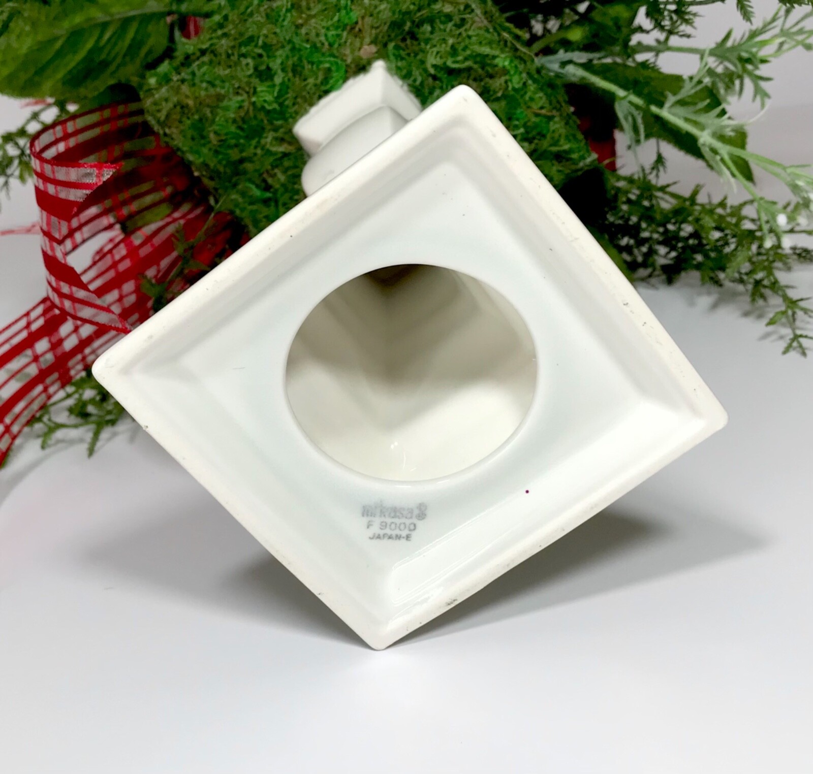 FLORAL MIKASA JAPAN CERAMIC WHITE CANDLESTICK RED FLOWER ARRANGEMENT ELEGANT