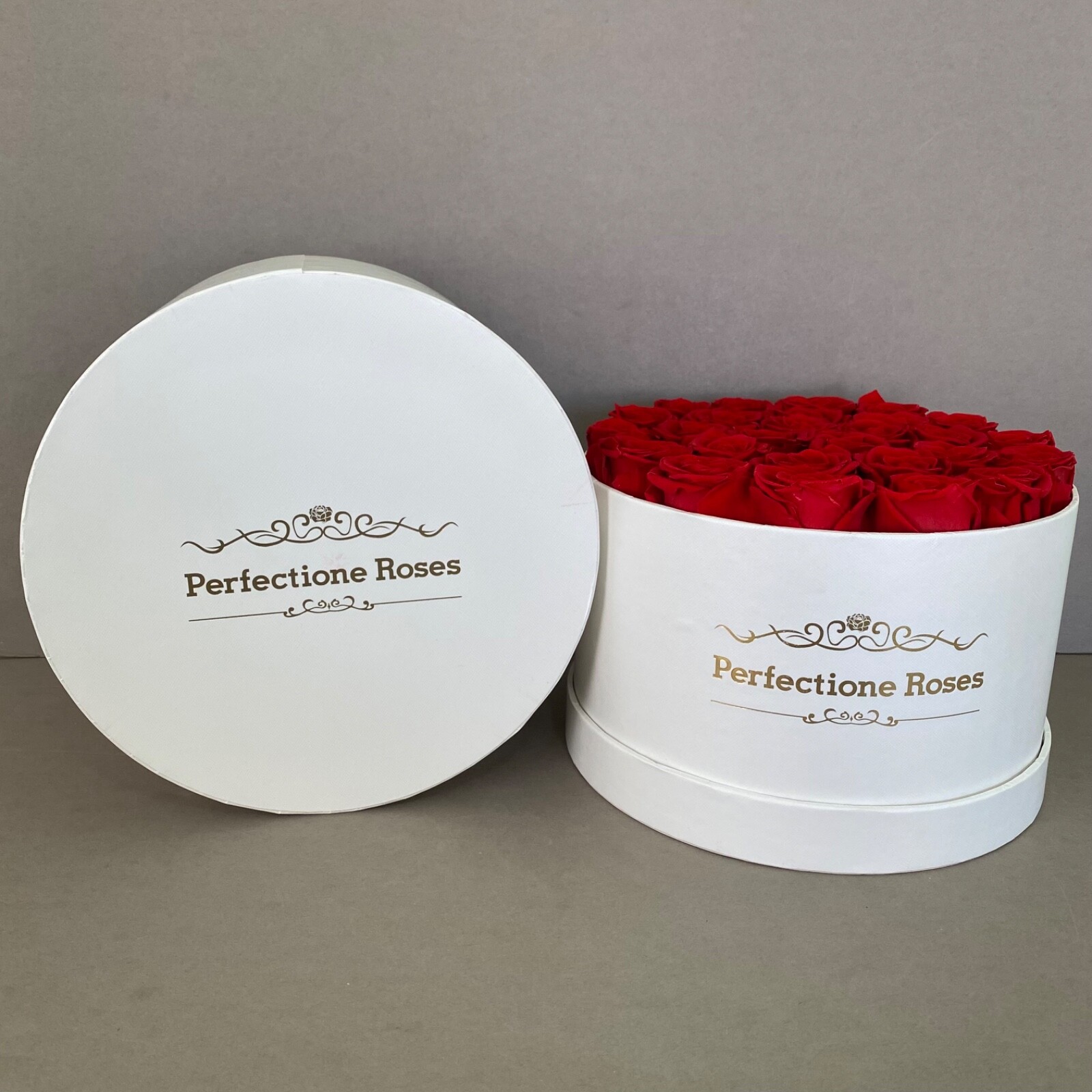 NIB Perfectione 27 Preserved Real Red Roses in Round Box ~ Lasts 3-5 Years