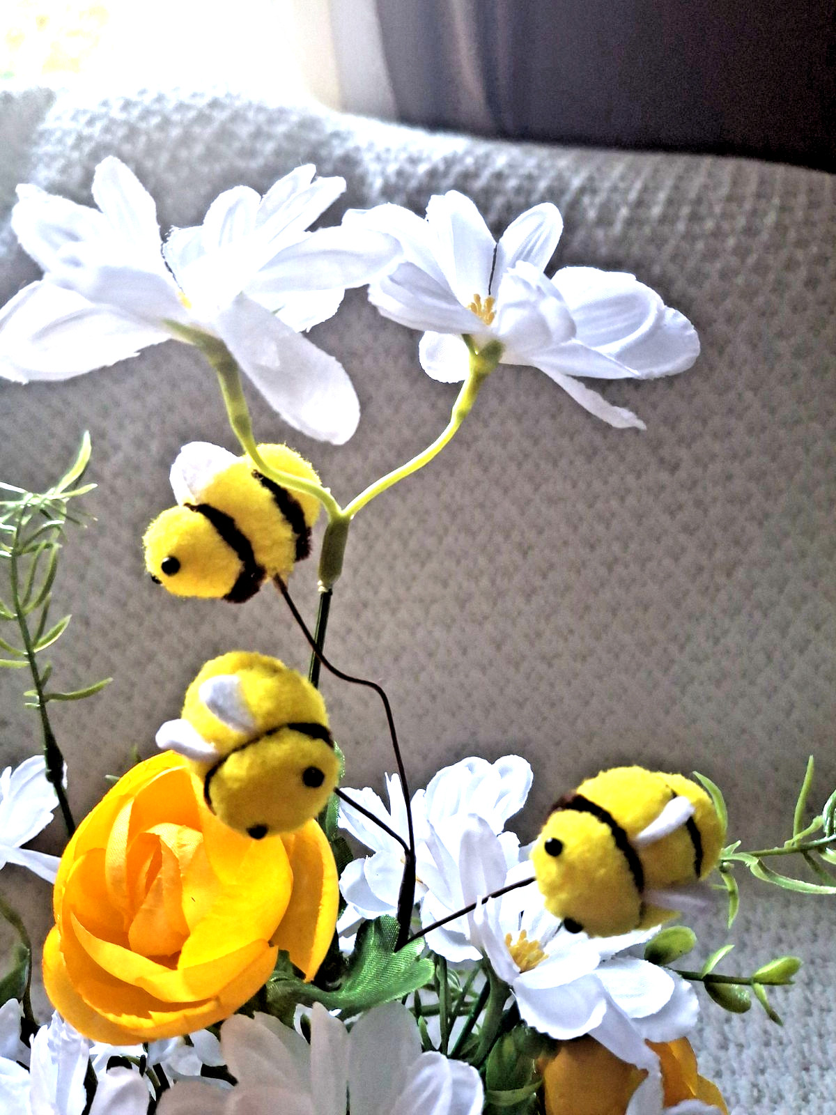 Bumble Bees & Flowers, floral Arrangement, Centerpiece ADORABLE