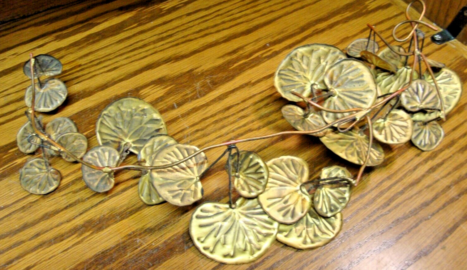 Gold Tone Metal Wall Decor Vintage~Vine w/Leaves~Accent Piece 20″ Length 210