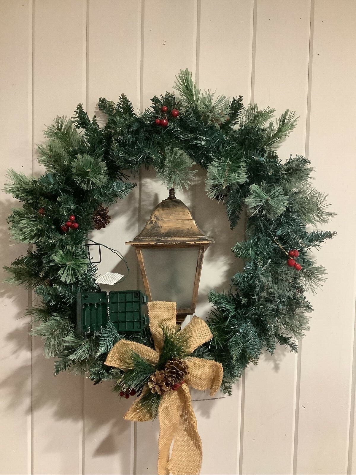 VTG 26″ ” Artificial Pine Wreath w Battery Lighted Lantern Burlap Christmas