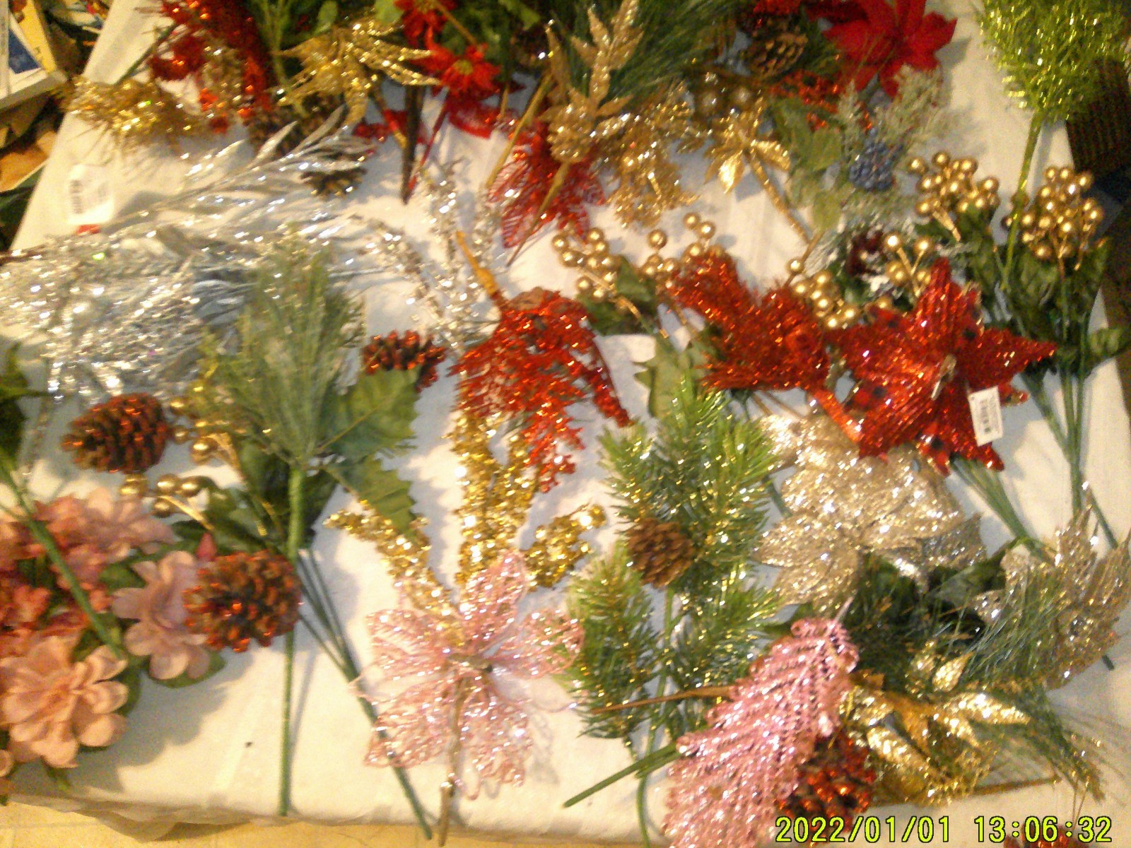 LARGE ASSORTMENT OF CRAFT ARTIFICIAL FLORAL POINSETTIA FLOWERS HOLIDAY MANY UNUS