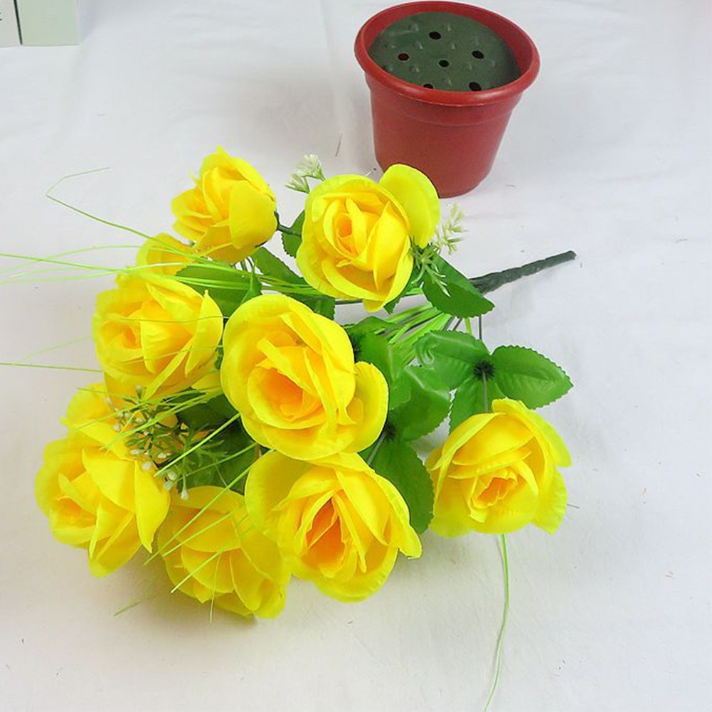 Artificial Roses Resembling Fresh Cut Flowers for Wedding and Banquet Setup