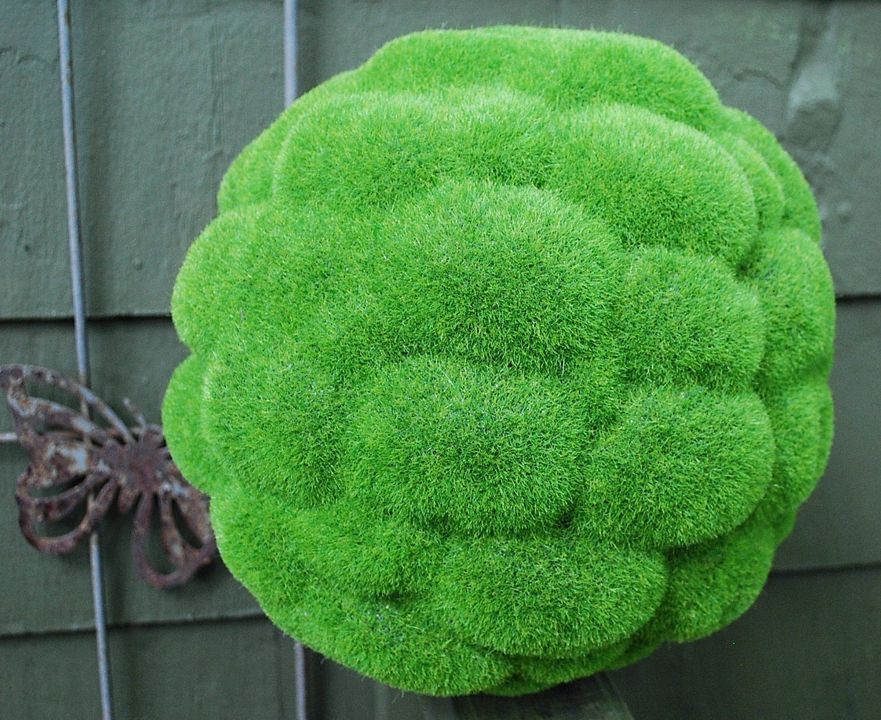 Vtg LARGE Green FAUX TURF GRASS TOPIARY KNOT/BALL 14″ Carved Textured Pattern