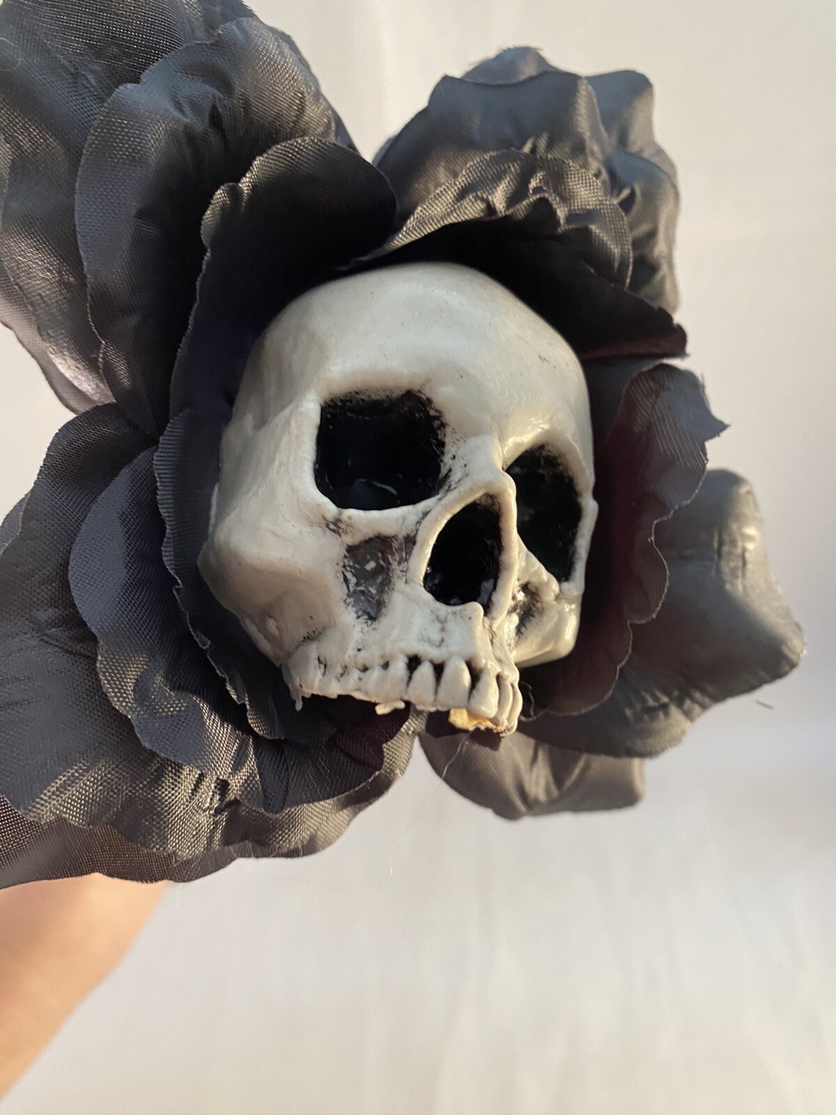 16″ Artificial Black Rose w/ Skull Fake Faux Roses Halloween Party Decoration