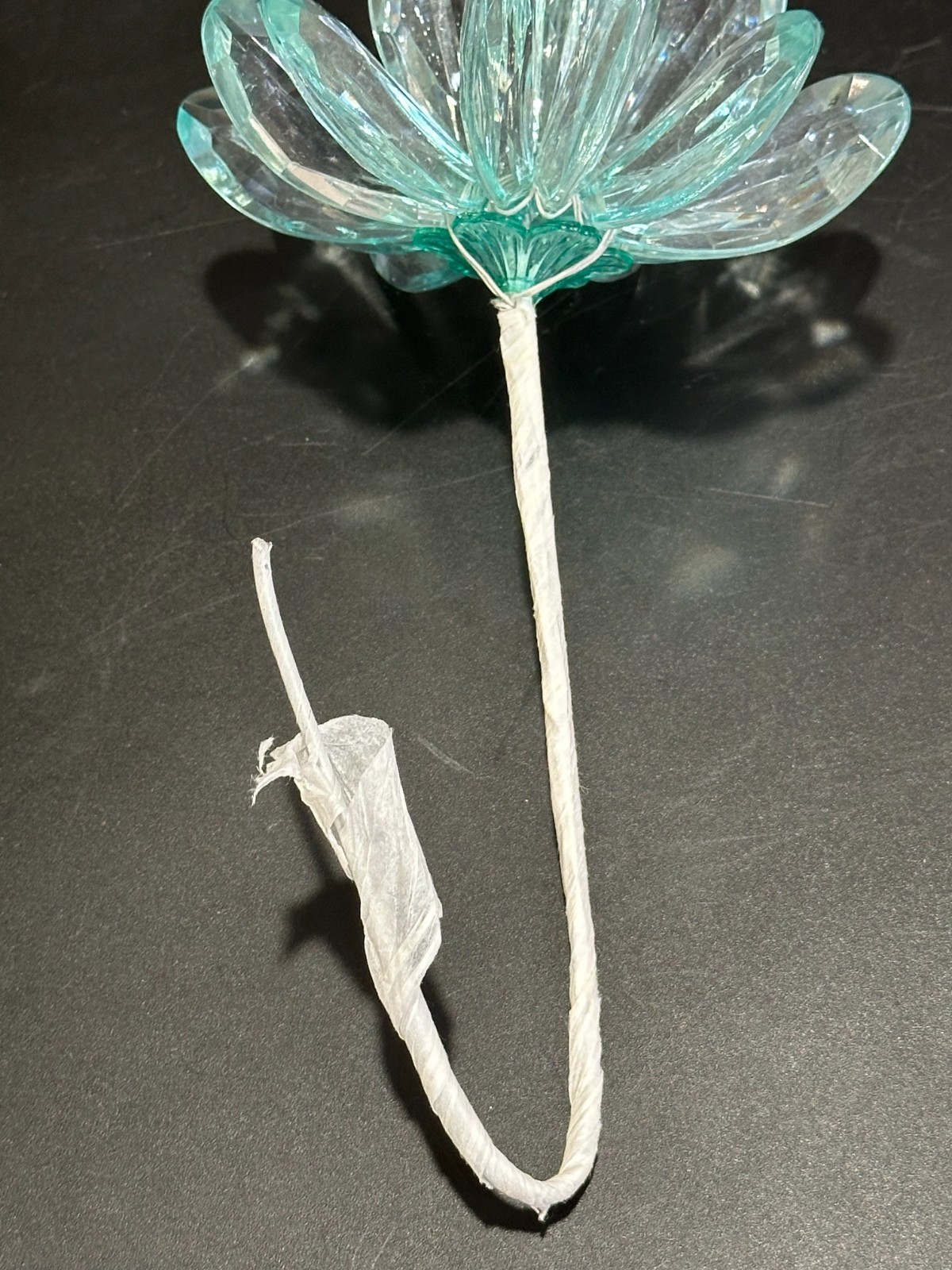Set of 9 Plastic Acrylic Stem 4″ Lotus Flowers Aqua Tipped