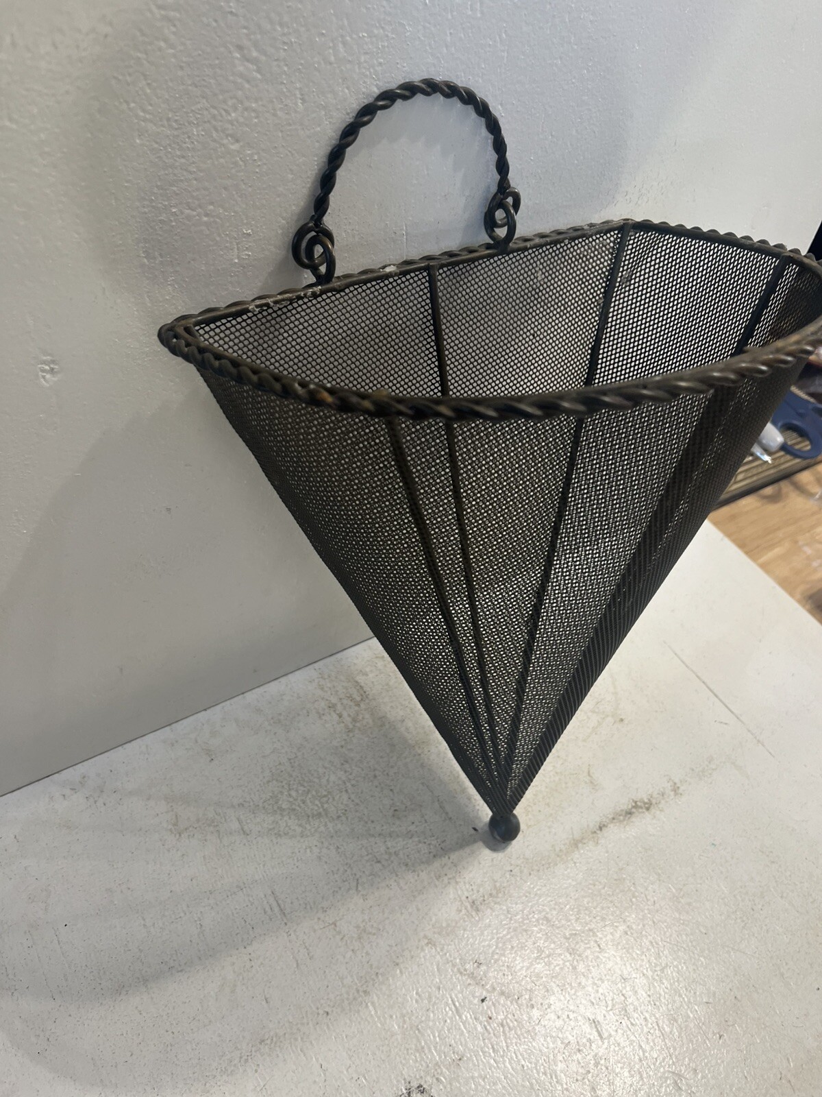 – Hanging Floral Display Steel Cone Shaped Flower Vase Style