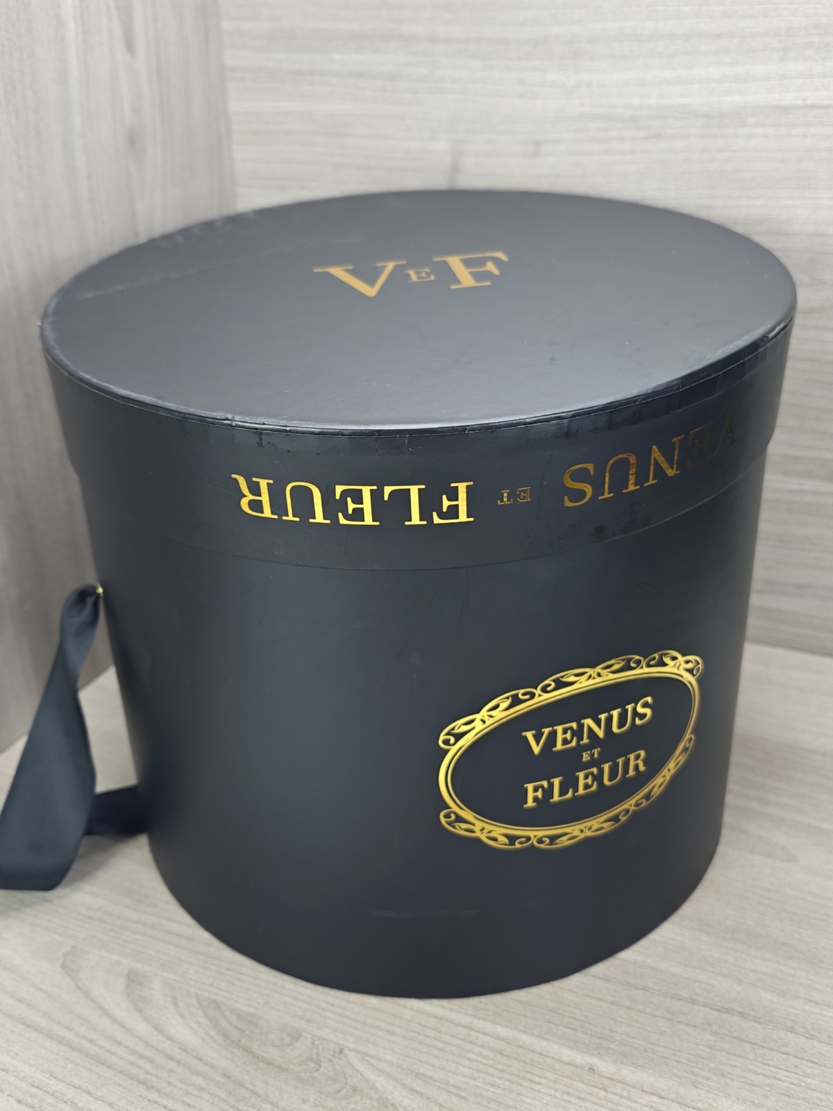 Venus et Fleur Red Roses Flower Box Arrangement Large Black Container 45 Roses