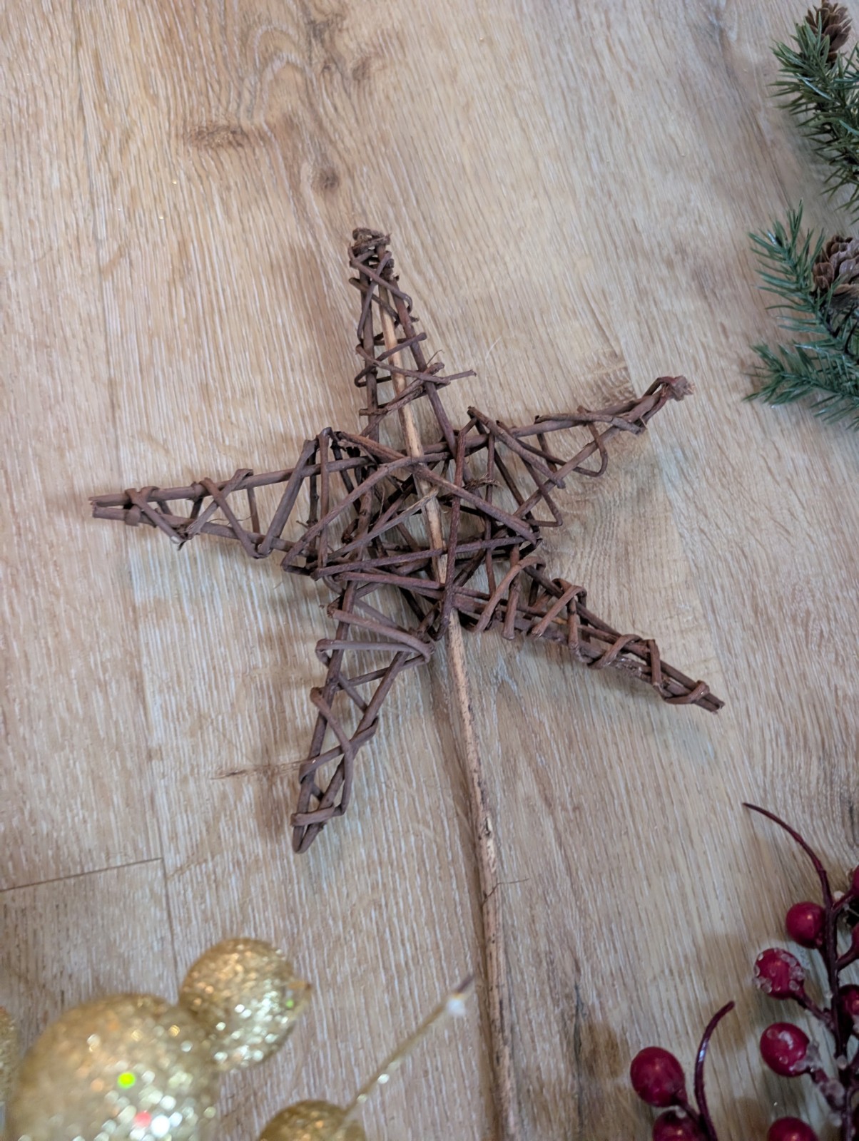 12Pcs Artificial Holly Berries Pinecones Gold Trim Rattan Star