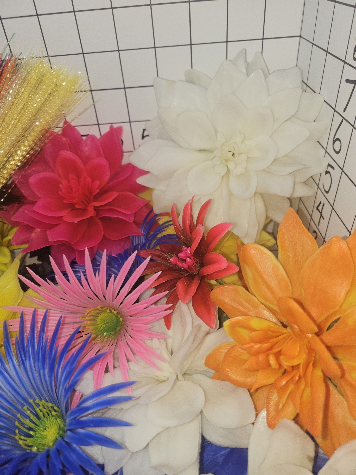 23 Vtg 1970s Lg Plastic Faux Flowers Short Stem & Fiber Optic Threads Multicolor