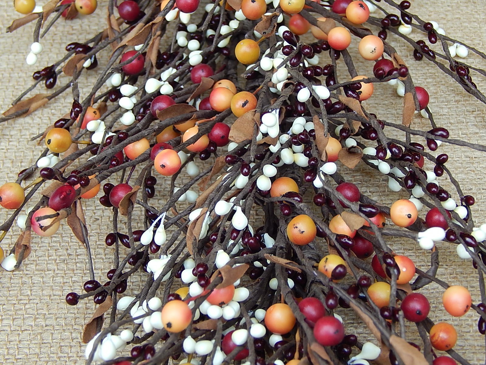 Rustic Berry Garland – Mixed Berries in BURGUNDY ROSEHIP MIX 53″ – NEW