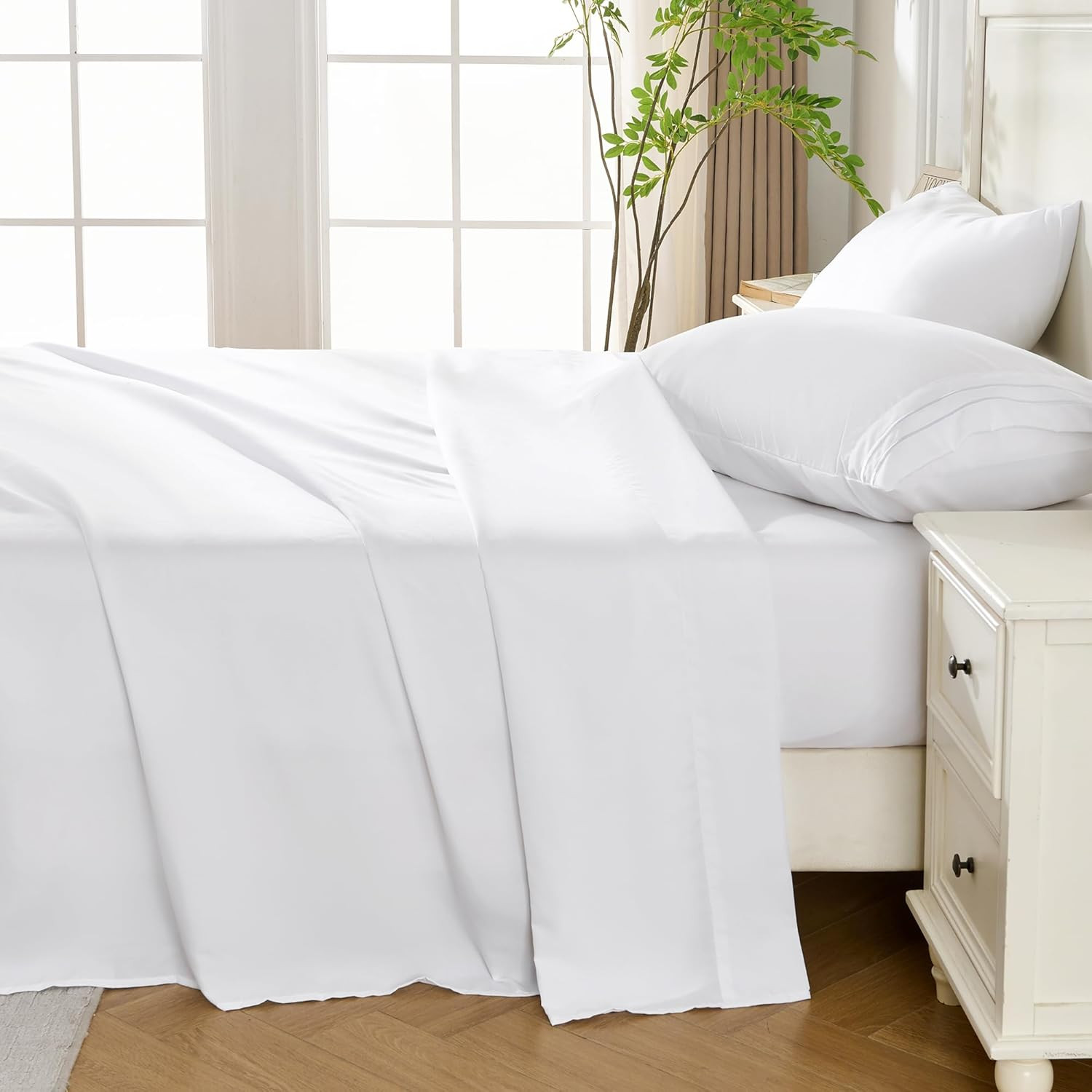 White Queen Sheet Set, 4 Pieces Soft Bedding Queen Sheet Set, Breathable and Coo
