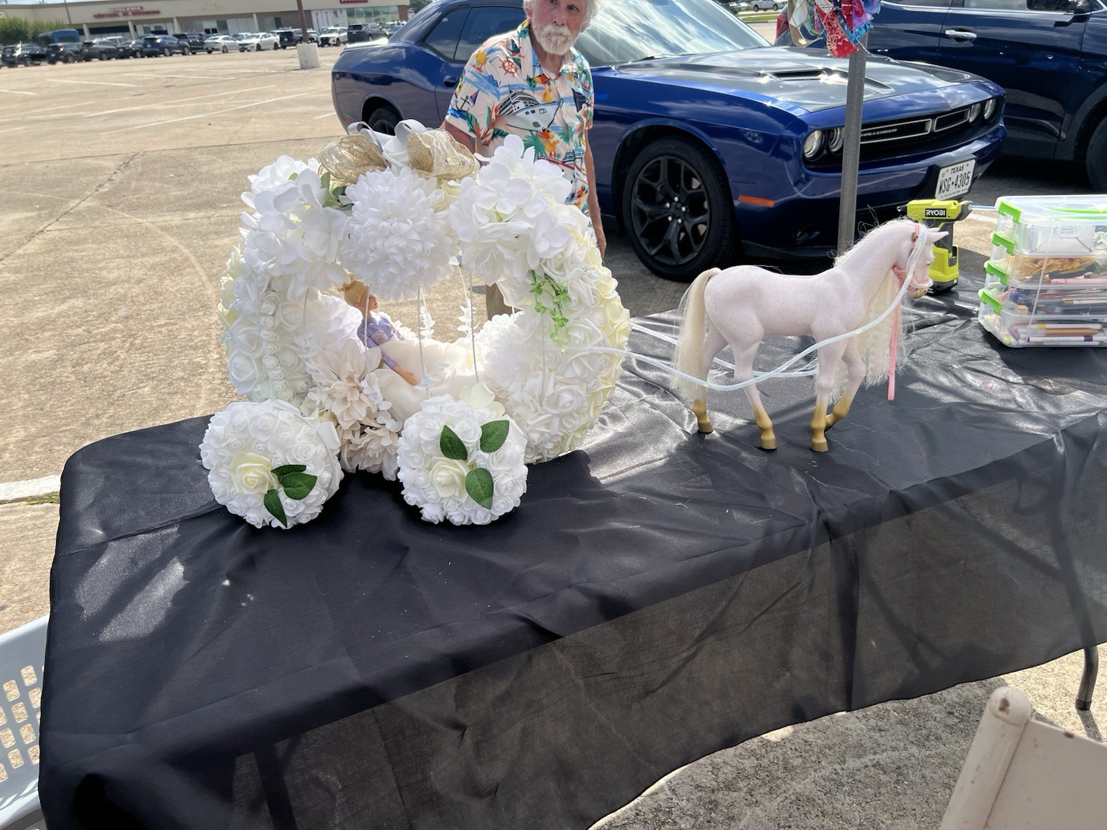 Princess Floral Carriage Decoration. Help her to get the ball on time.