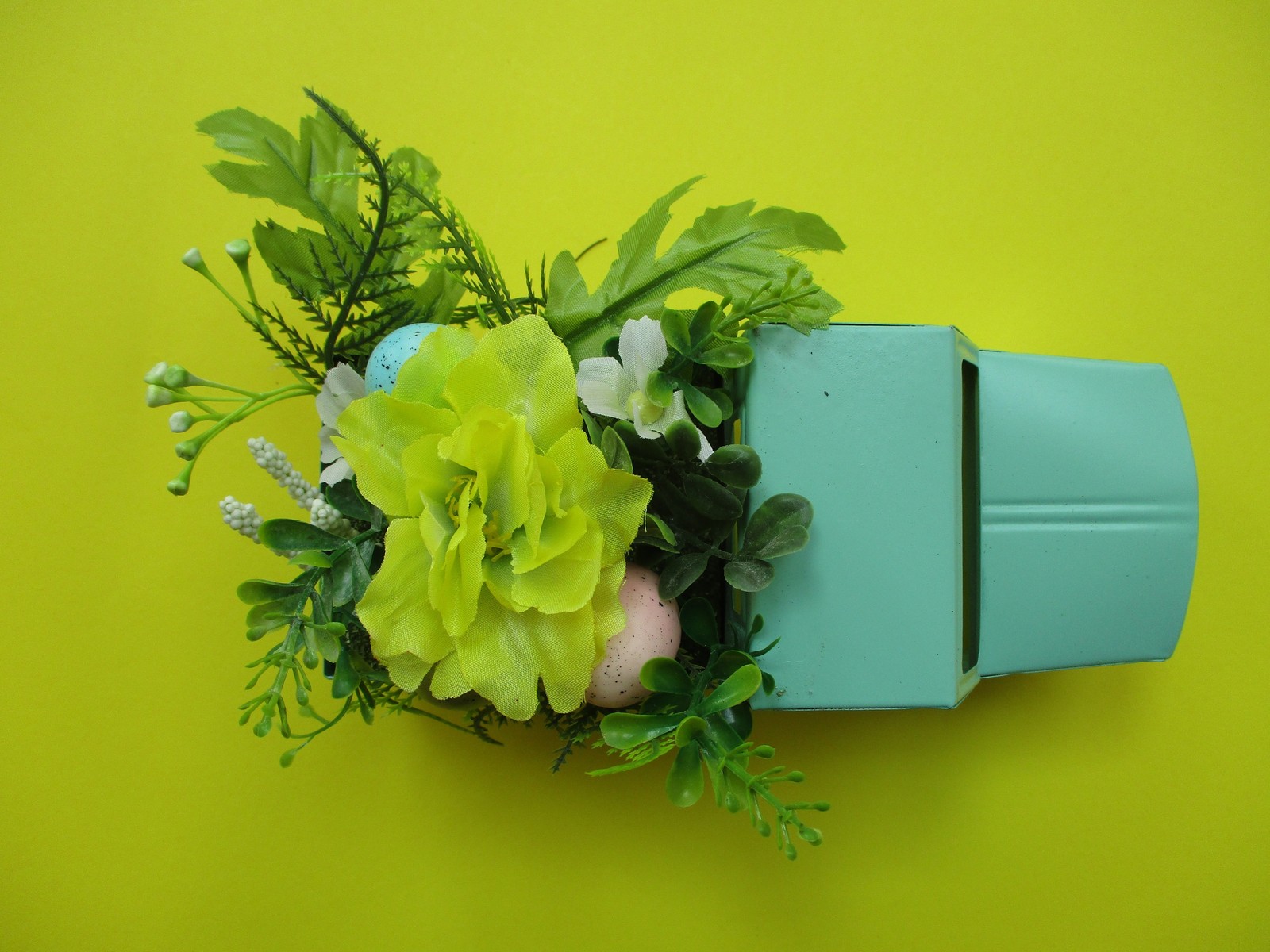 Spring Blue PICK-UP TRUCK flowers & eggs BLUE GREEN YELLOW WHITE 11″ x 5″ tall
