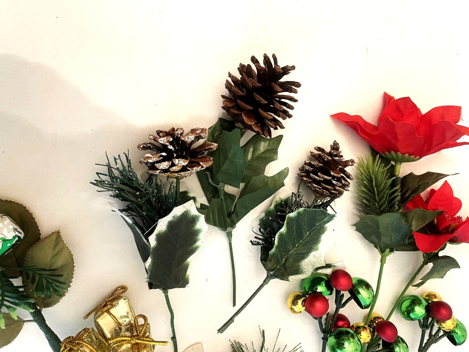 13 Flower Picks Assorted Sizes – Gift boxes, Pine Cones, Poinsettia, Vintage