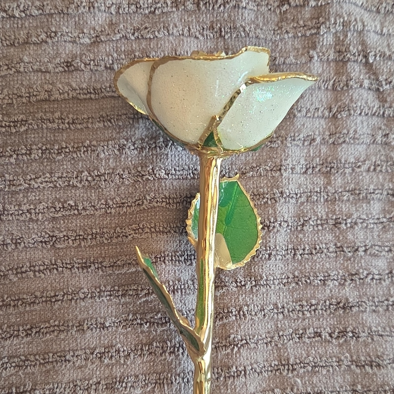 I Hate Steven Singer White Rose Flower Stem Twig & Stem w/ Green Leaves, Gold