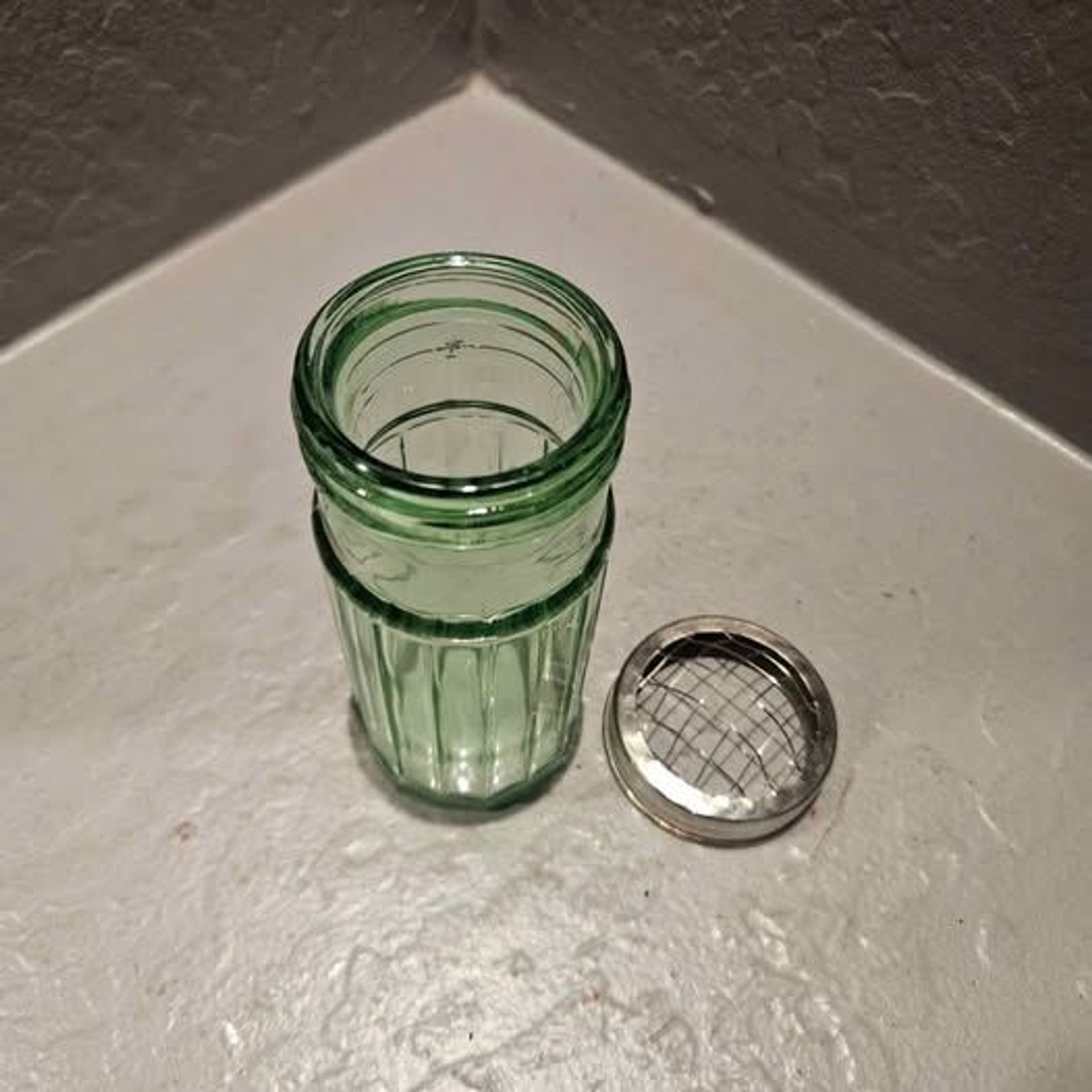 VINTAGE Green Depression Glass Flower Frog Vase Jar W/Metal Net Lid 8″H