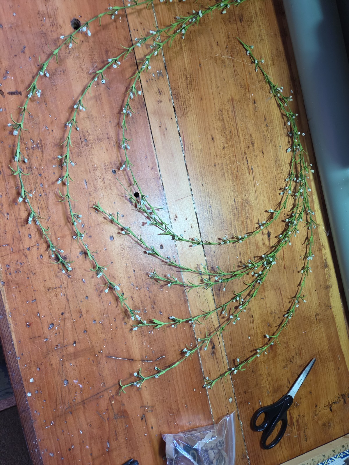 Delicate Green & White Trailing Silk Greenery 35″ Stems. Hangs Gacefully PRETTY