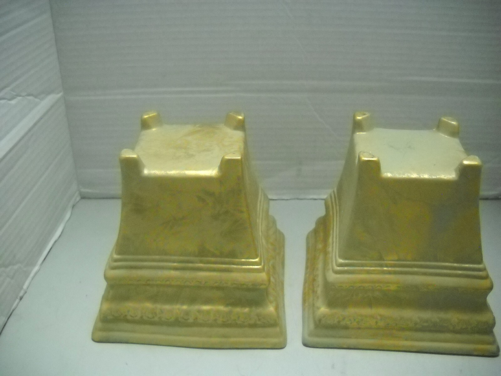 CERAMIC 2 SET PLANT HOLDERS GOLD TONED 6″ WIDE 5-1/2″ TALL PLANTERS FLOWERS