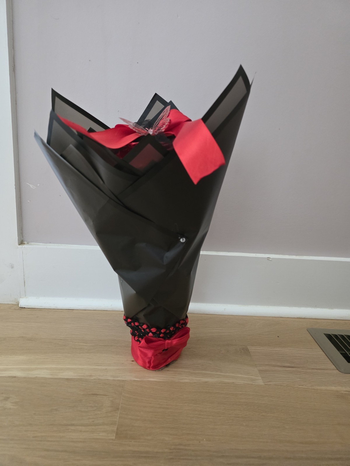 Red And Black Eternal Rose bouquet , Ramo Buchon De Rojo Y Negro Flores Rosas