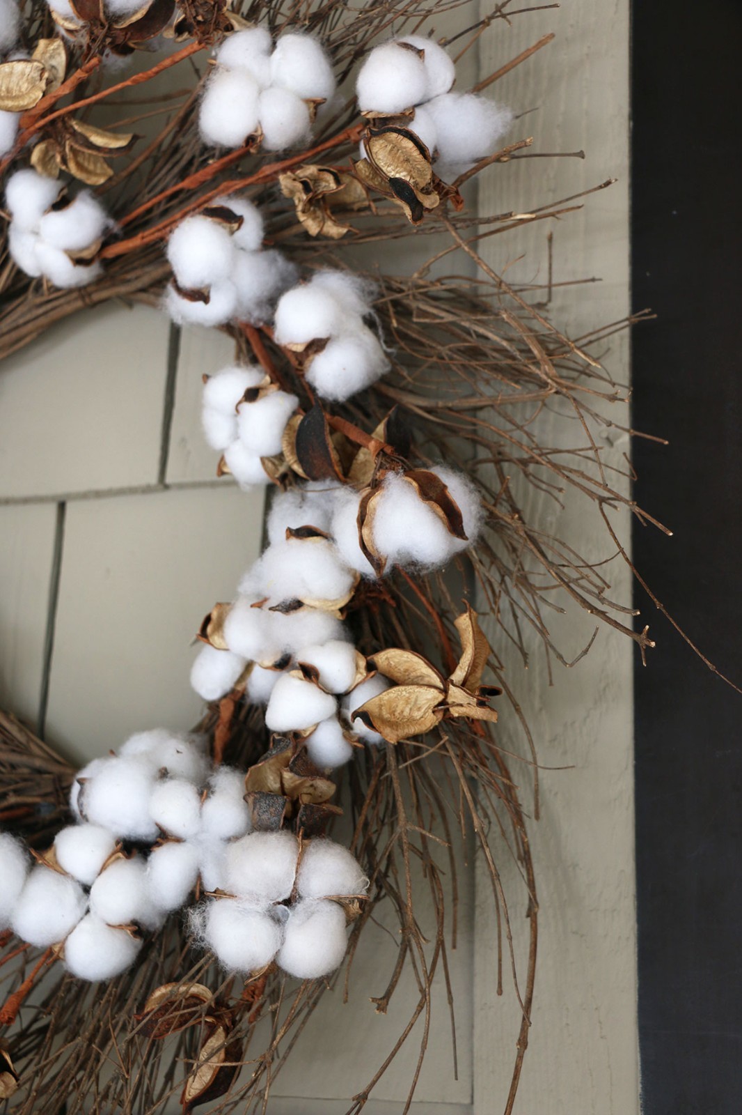 Floral Wreath 22 inch White Cotton Bolls Grapevine Twig Base