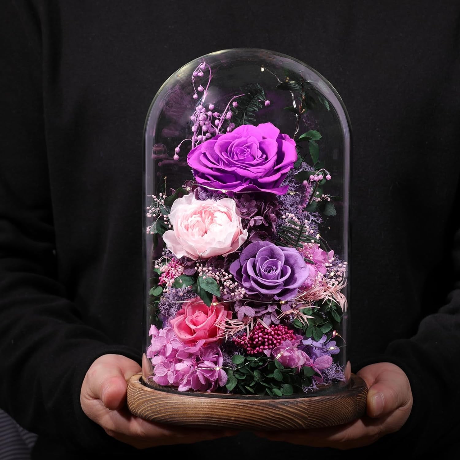 Flower Delivery: Fresh roses in a glass dome, purple roses (preserved flowers)