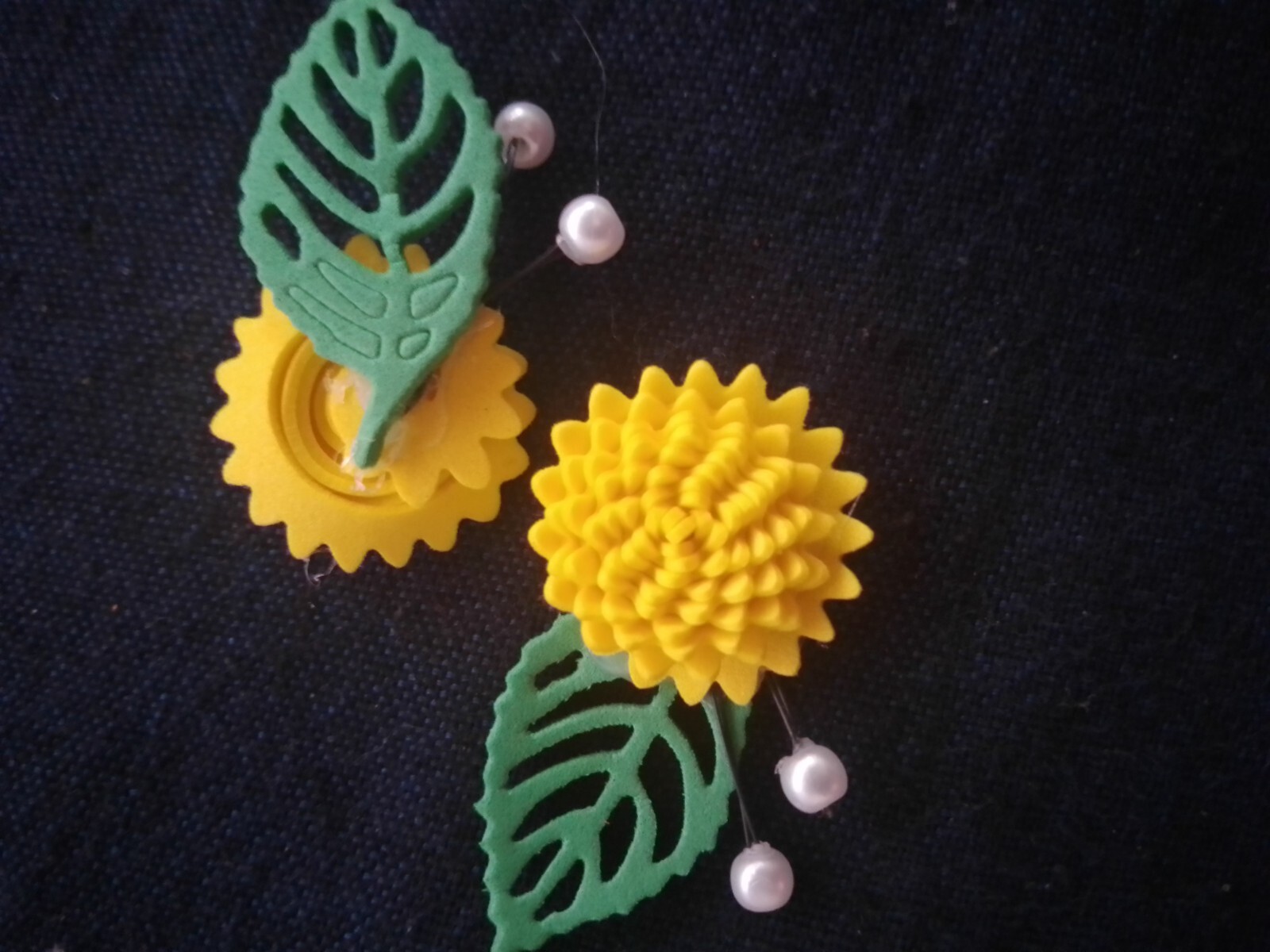 4.5cm artificial WITH LEAVE YELLOW COLOR FLOWERS 10pcs to 100pcs foam flower new